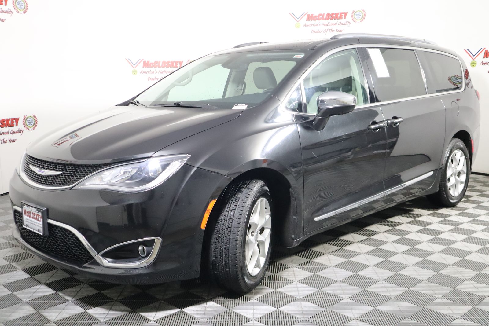 2020 Chrysler Pacifica Limited photo