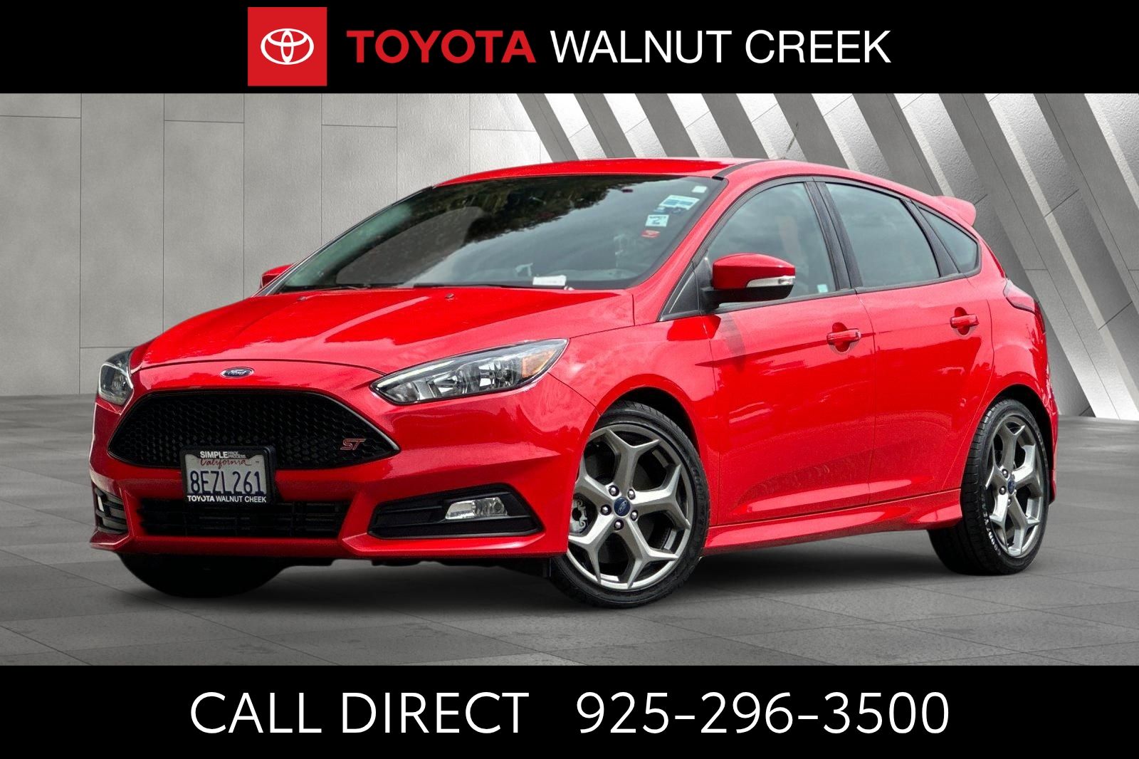 Race Red 2017 Ford Focus Hatchback Front-Wheel Drive 6-Speed Manual