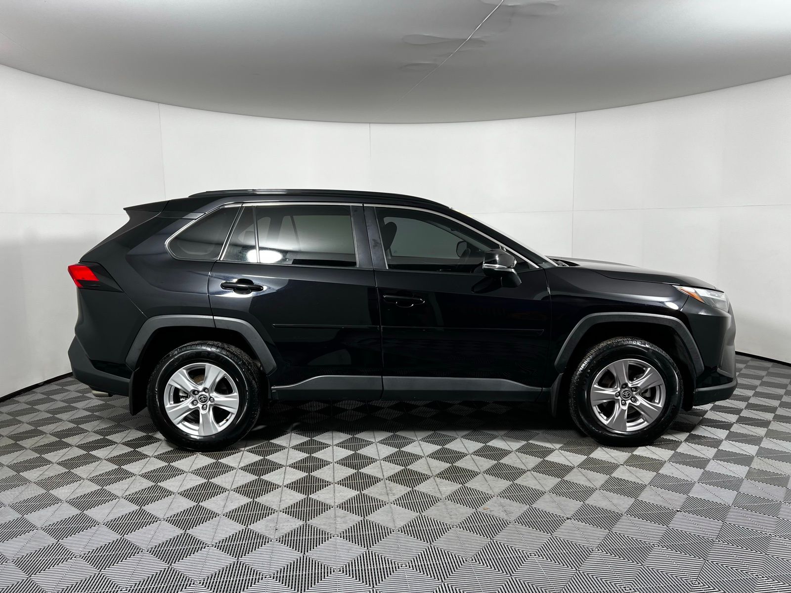 Thumbnail: 2022 Toyota RAV4 - 4