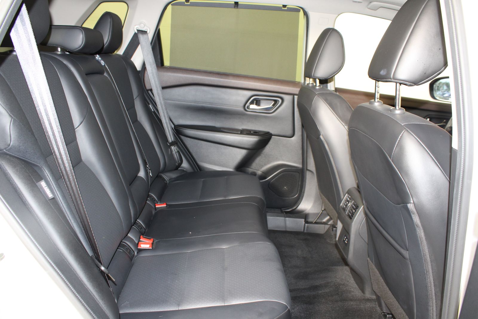 Used 2023 Silver Nissan SV image 17