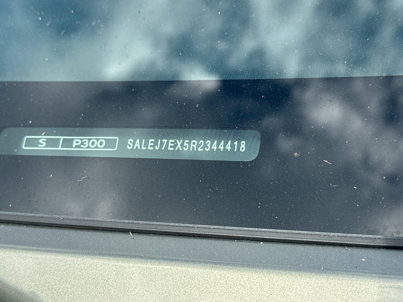2024 Land Rover Defender 110 S — full photo 3 of 3