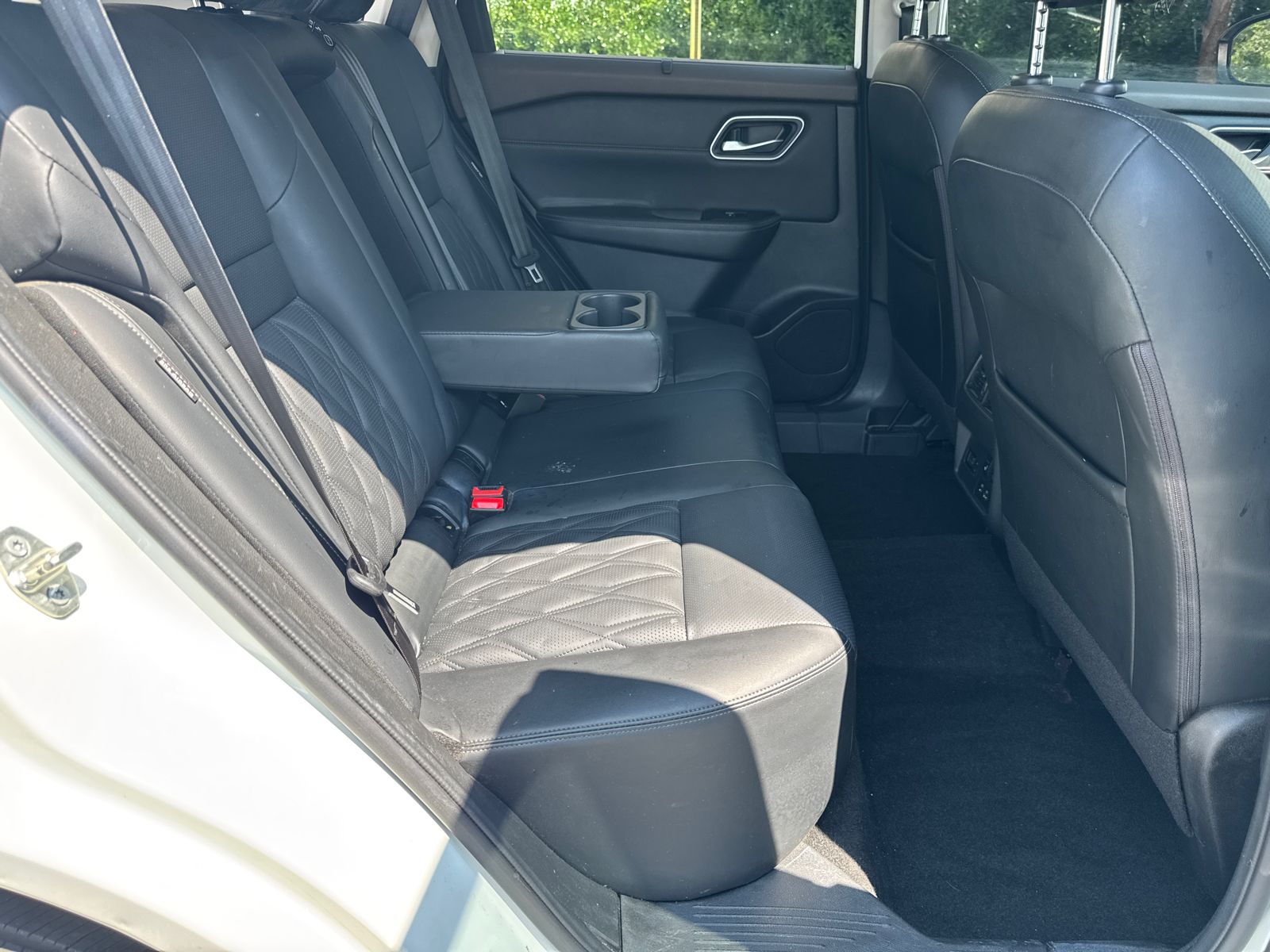 Used 2022 White Nissan Platinum image 15