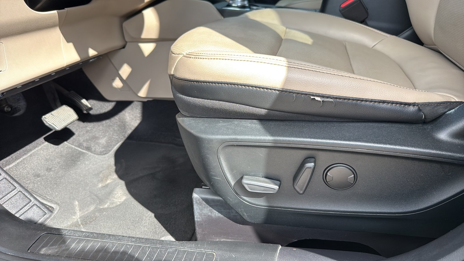 Certified Used 2020 Black Ford SEL image 10