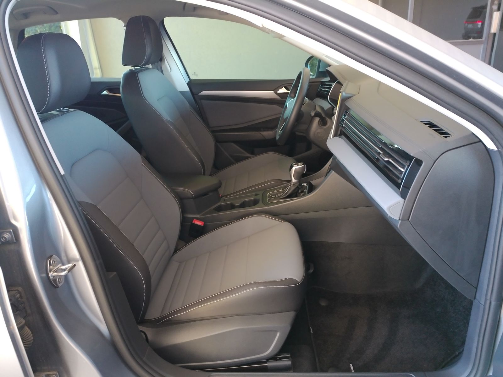 Used 2025 Silver Volkswagen 1.5T SE image 27