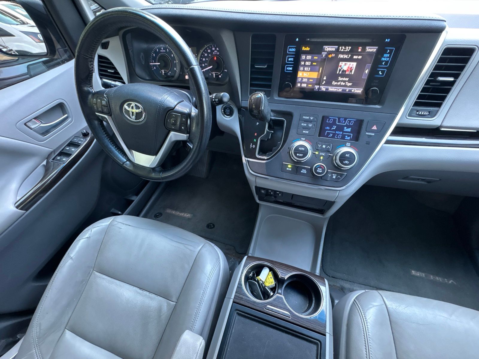 Used 2015 Shoreline Mist Toyota XLE Premium image 32