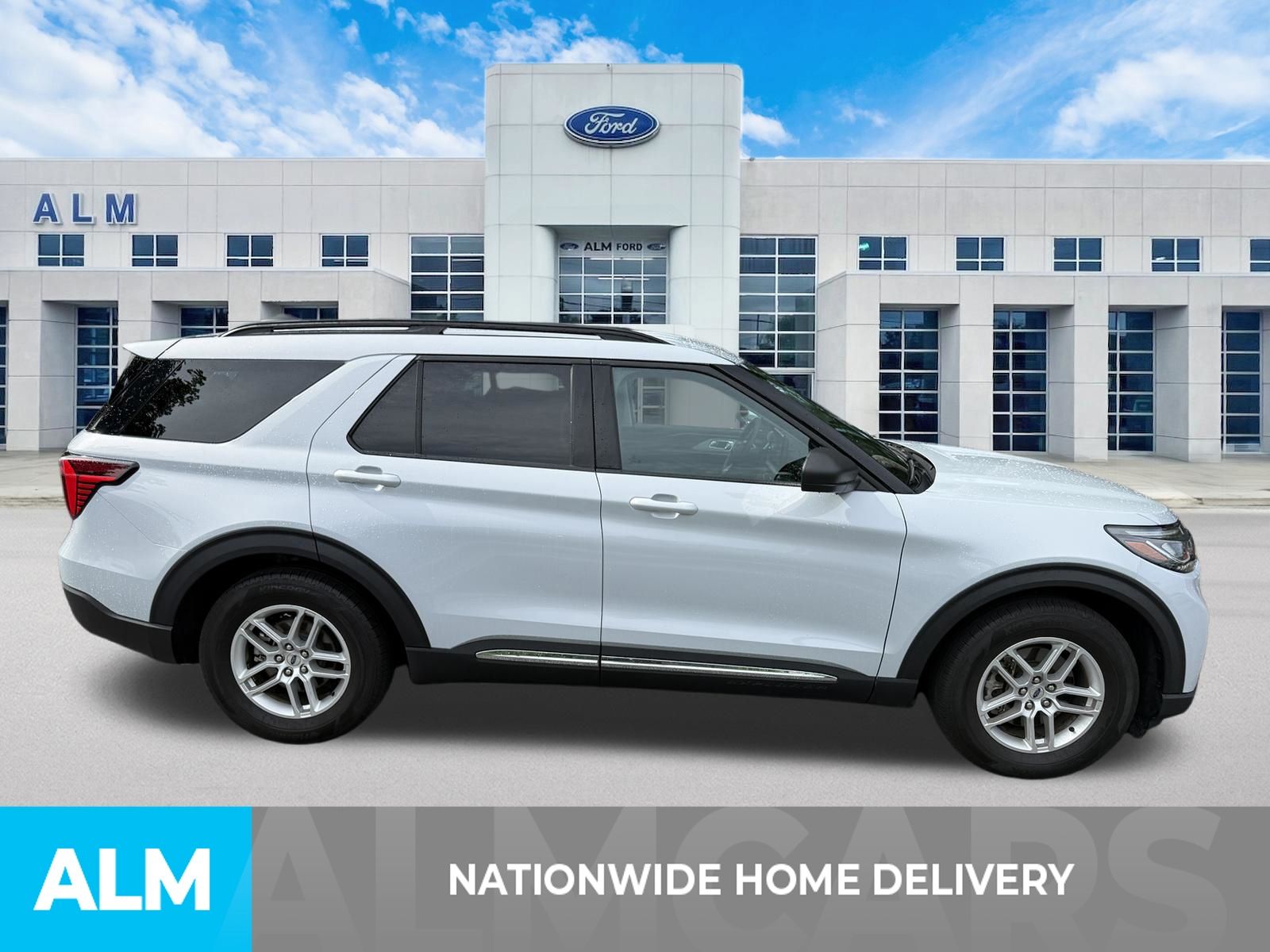 Used 2025 Space White Metallic Ford Active image 4