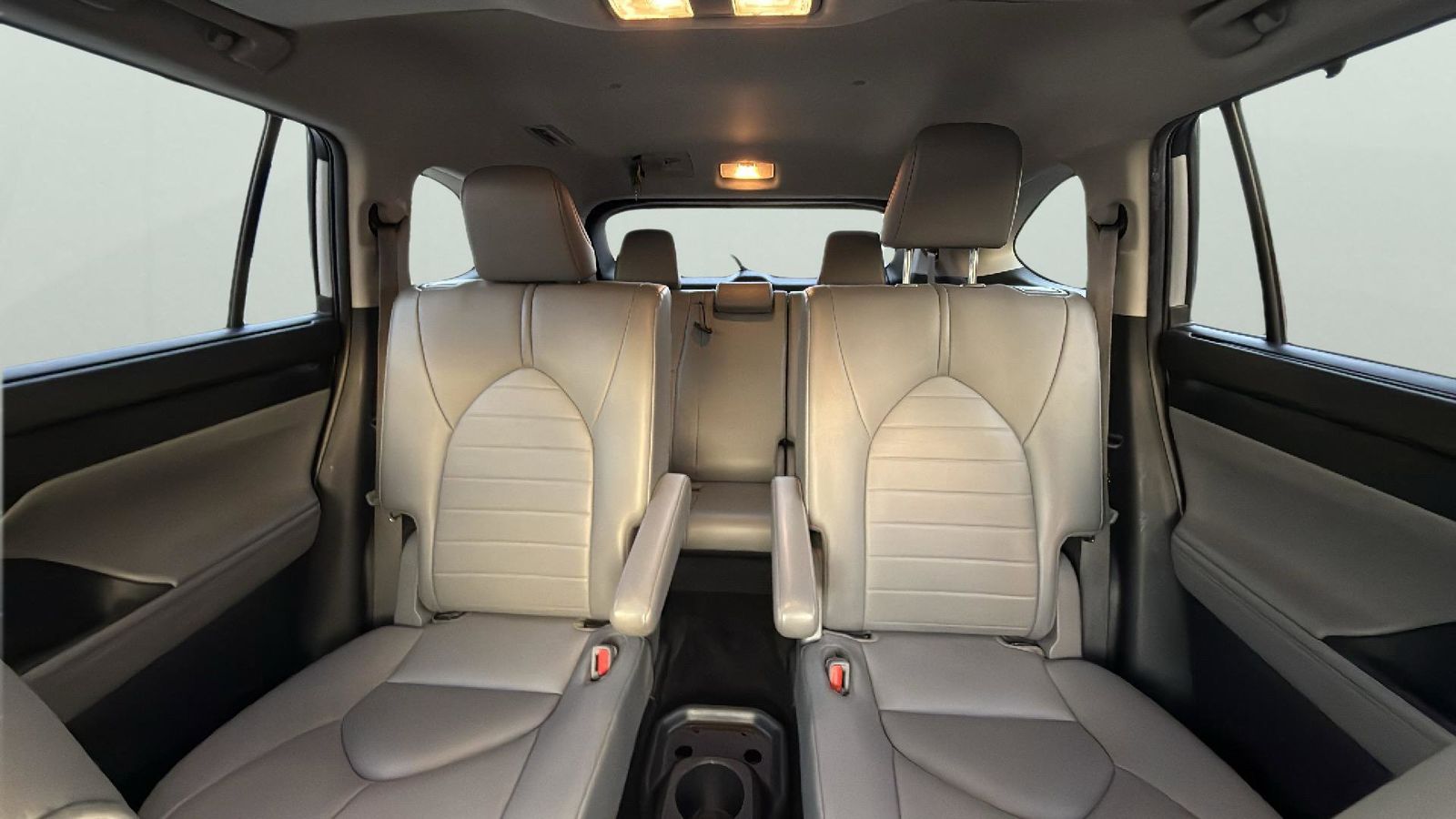 Used Car 2021 Toyota Highlander  Xle For Sale Under $30,000 In Austin, Texas