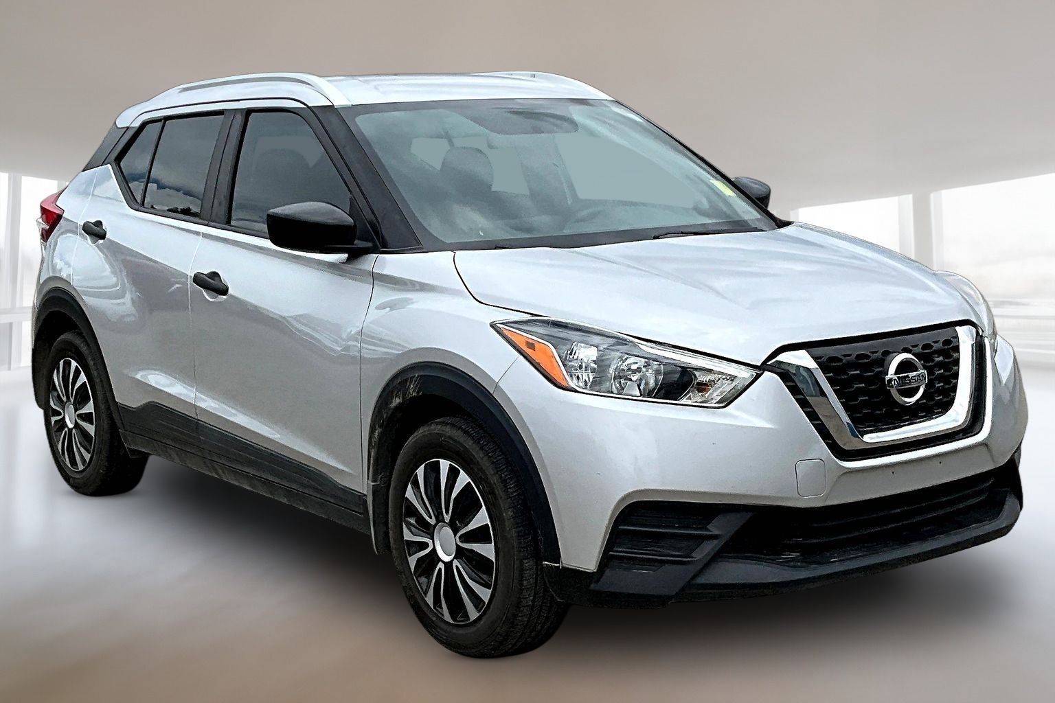 Brilliant Silver Metallic 2019 Nissan Kicks SUV / Crossover Front-Wheel Drive Continuously Variable Transmission