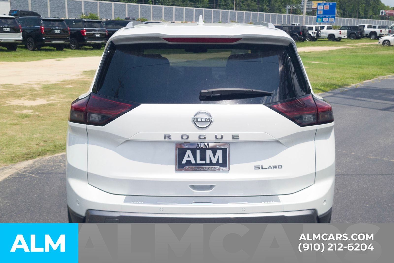 Used 2025 White Nissan SL image 7