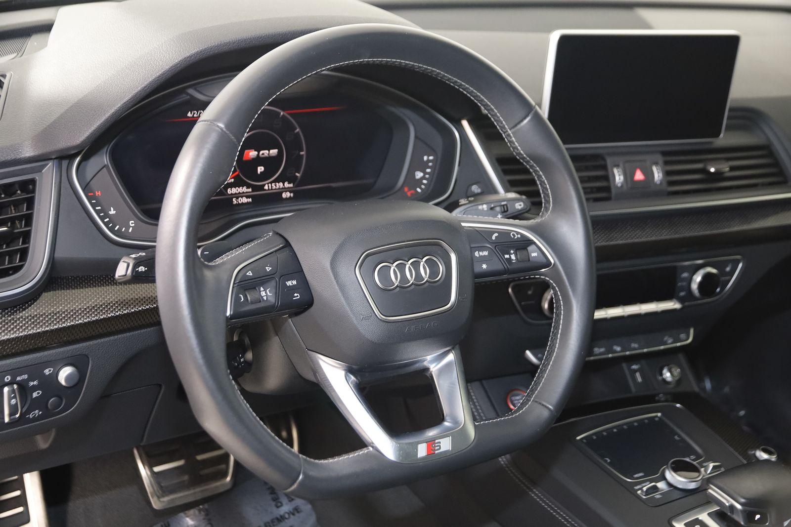 View vehicle photo 6