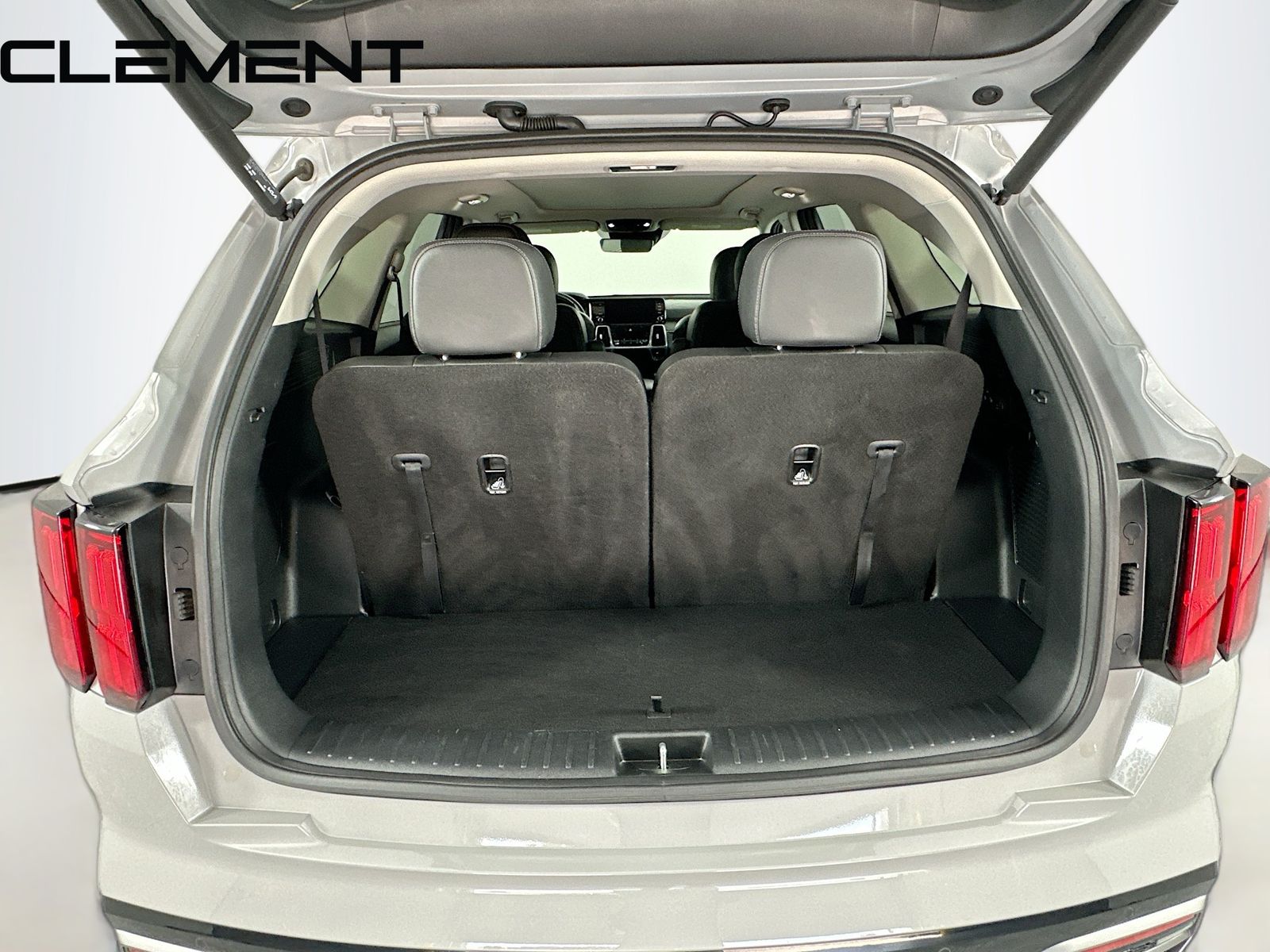 used 2023 Kia Sorento car, priced at $30,712