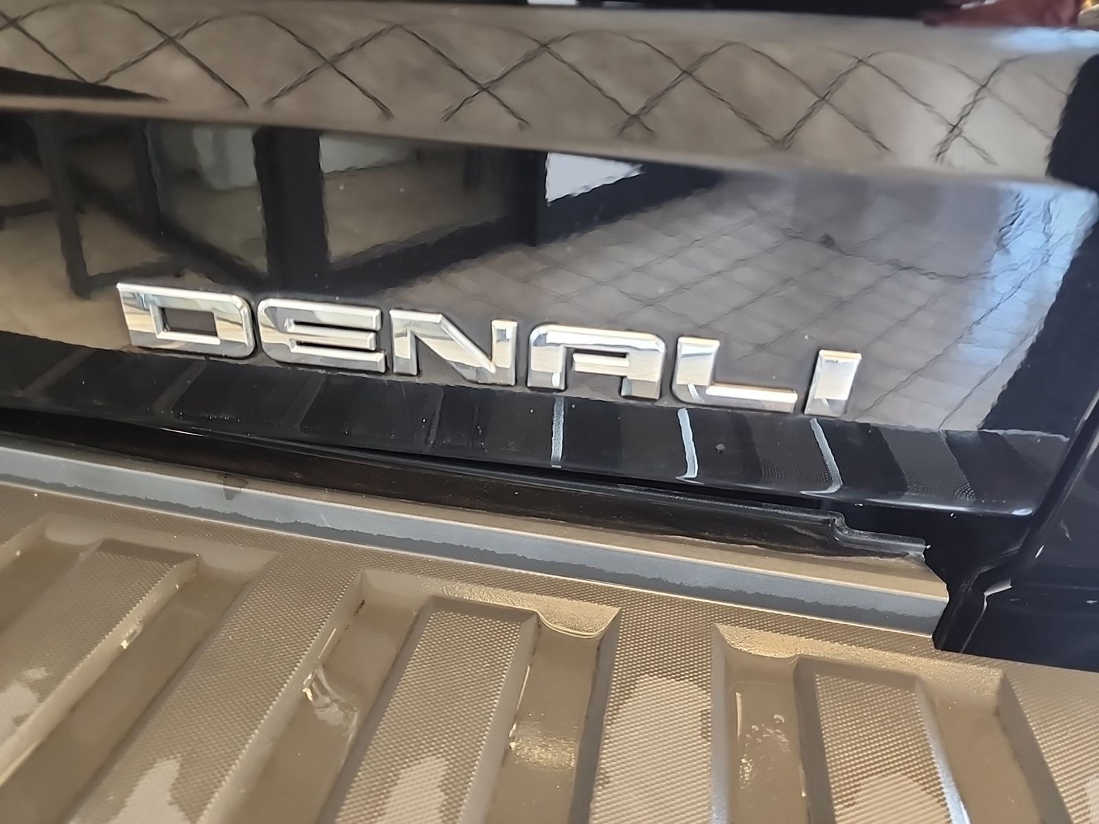 Used 2018 Onyx Black GMC Denali image 26