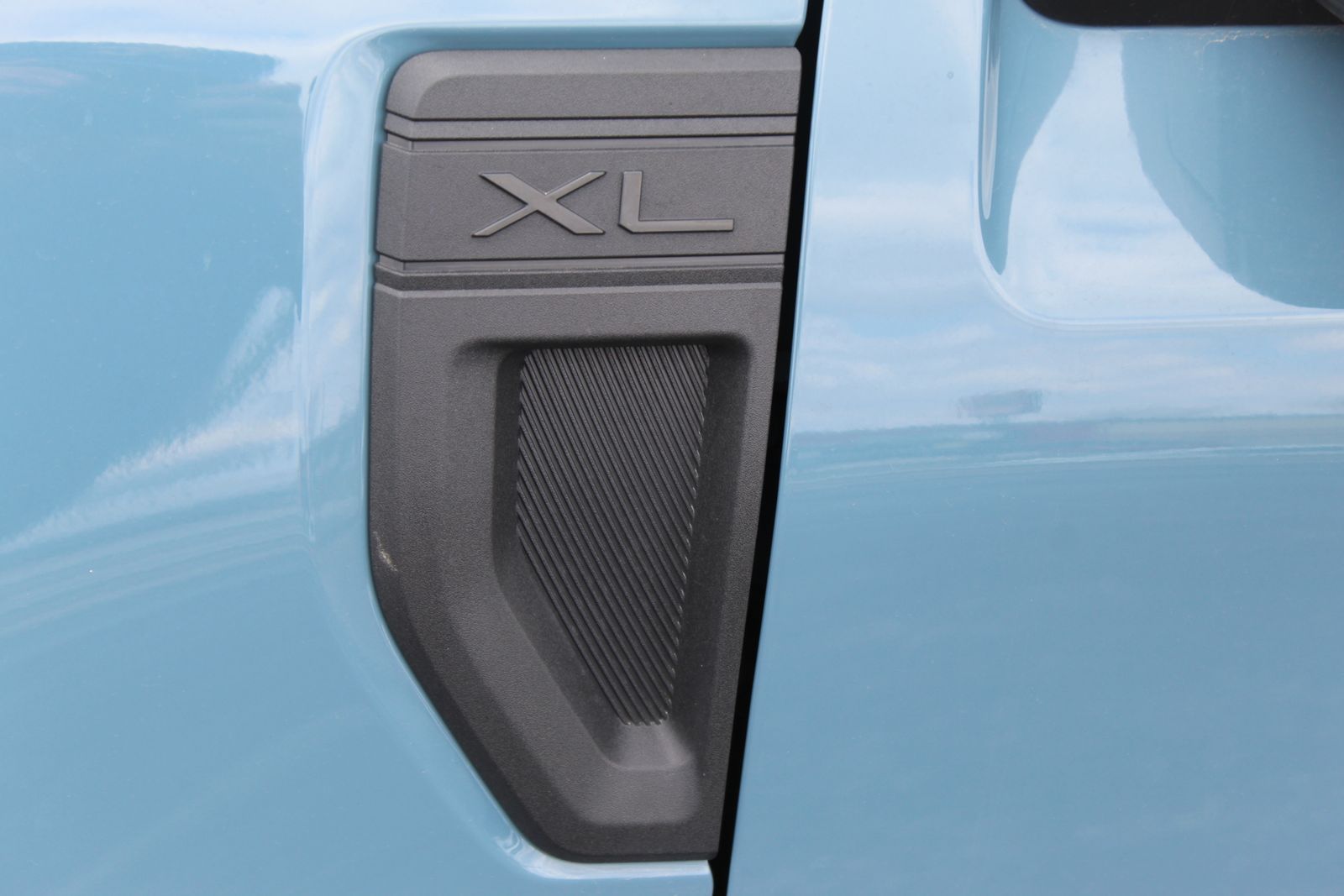 View vehicle photo 3