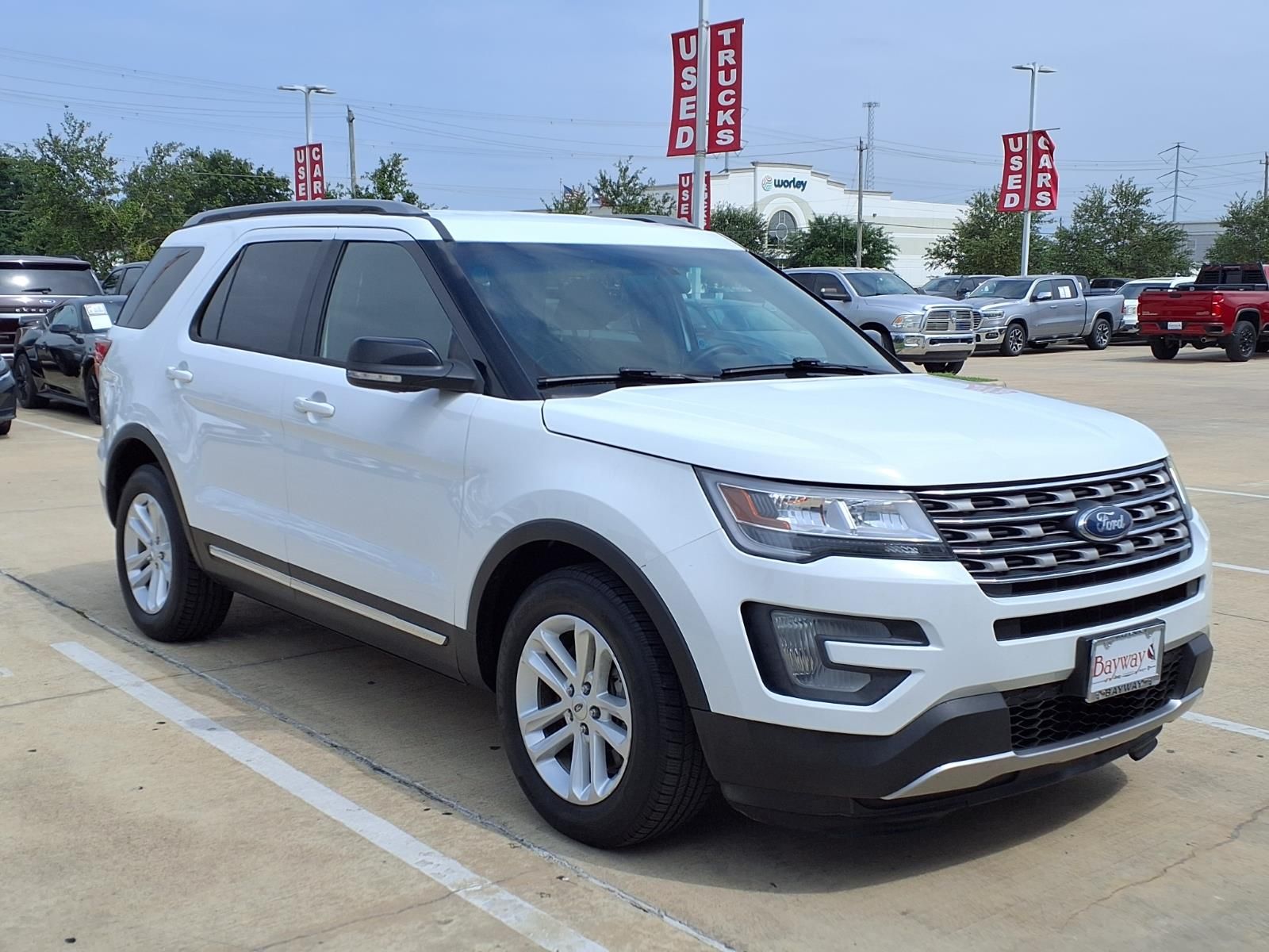 2016 Ford Explorer XLT White at Autostrade