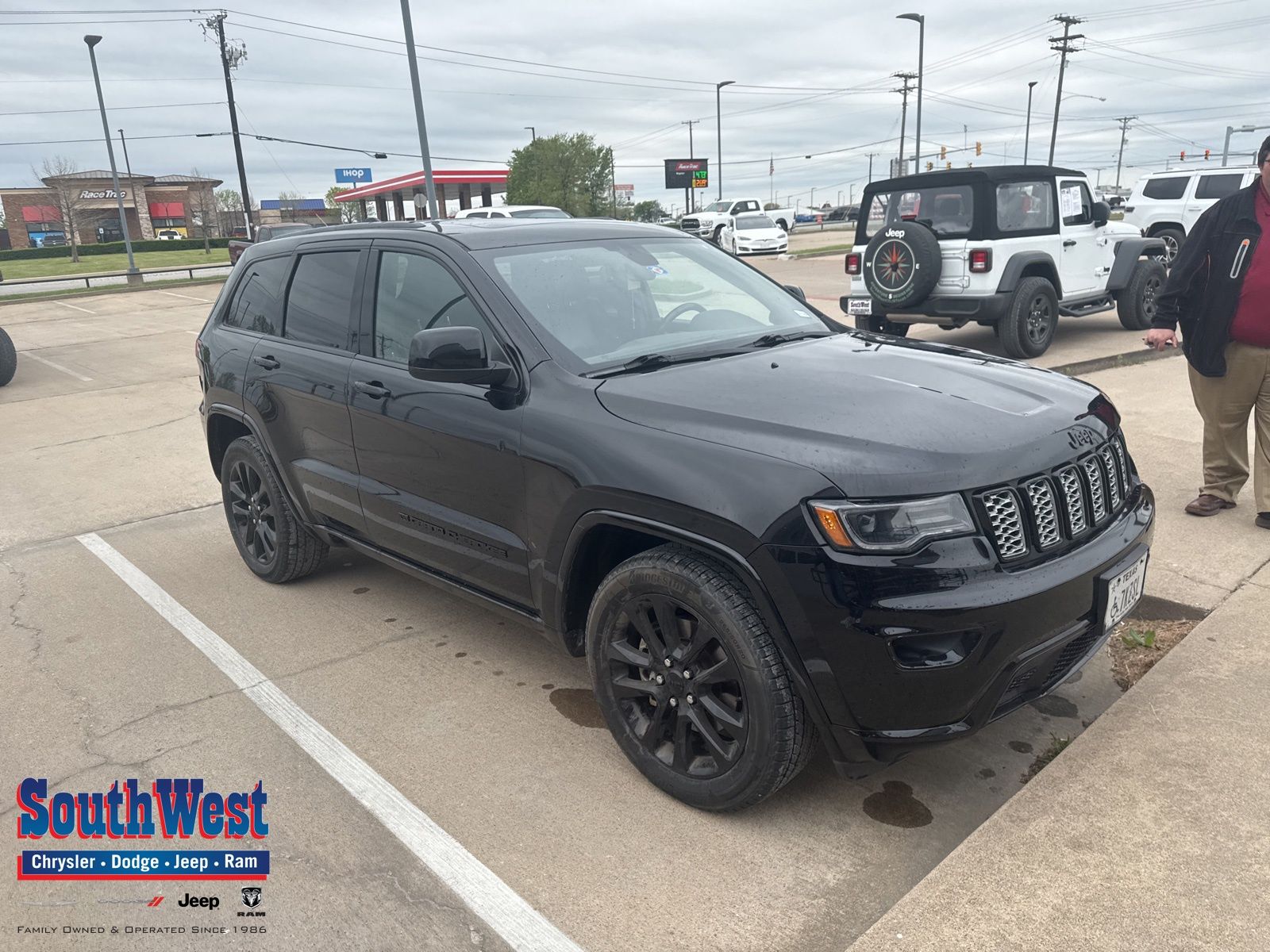Diamond Black Crystal Pearlcoat 2022 Jeep Grand Cherokee WK Laredo X RWD SUV / Crossover 4X2 8-Speed Automatic