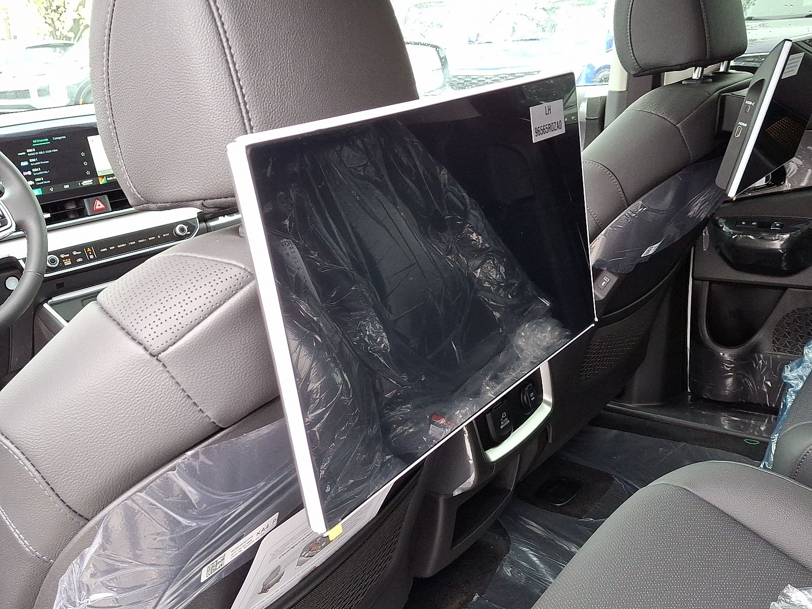 2025 Kia Carnival SX Prestige - Photo 25