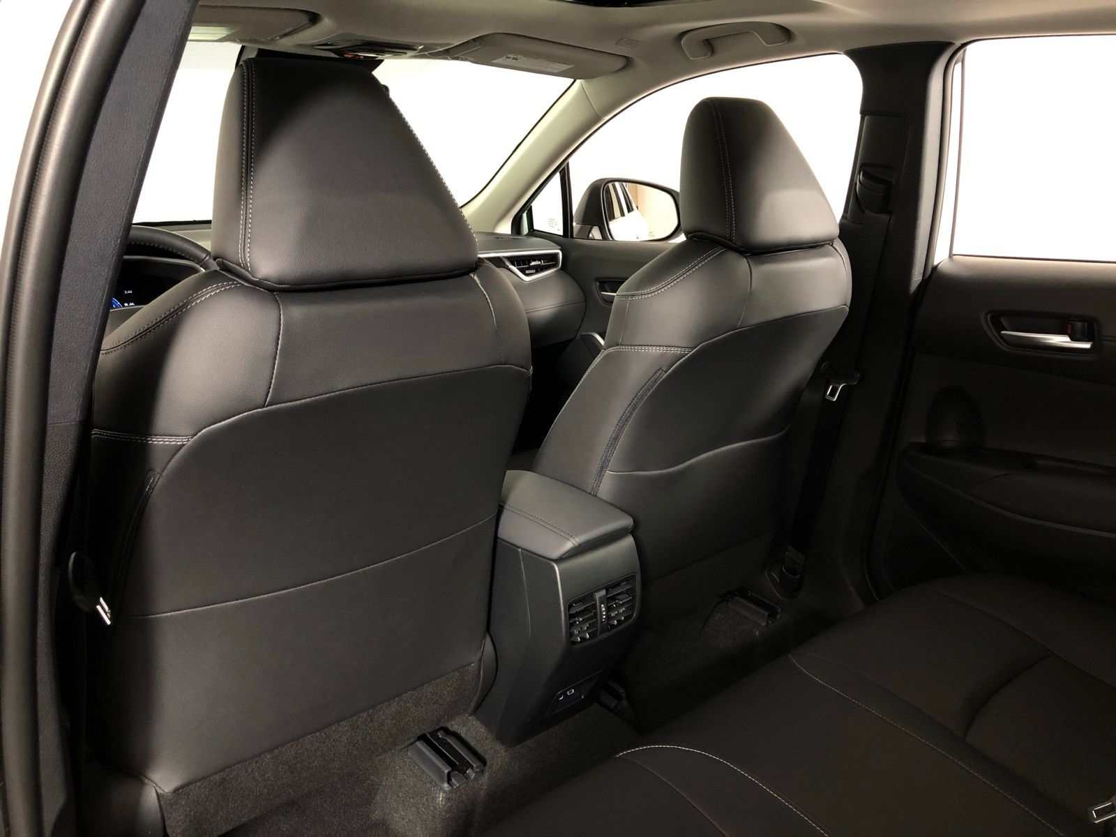 2025 Toyota Corolla Cross XLE 18