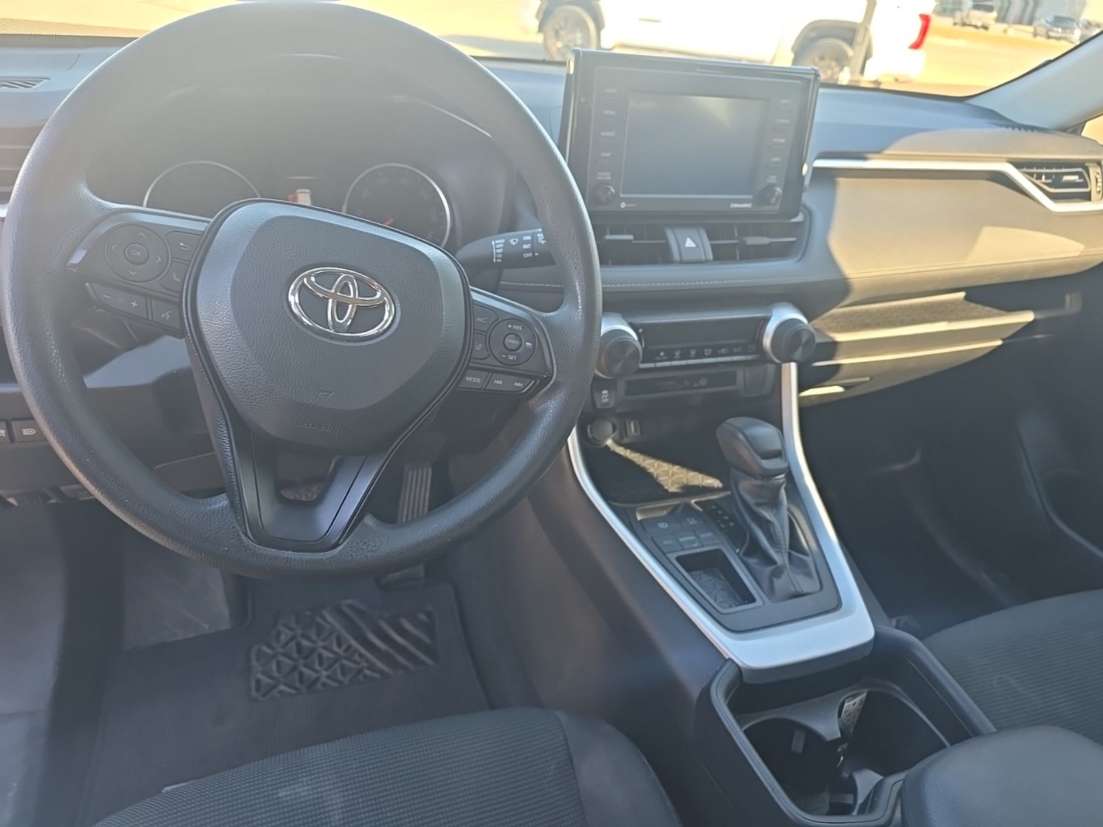 2020 Toyota RAV4 LE 10