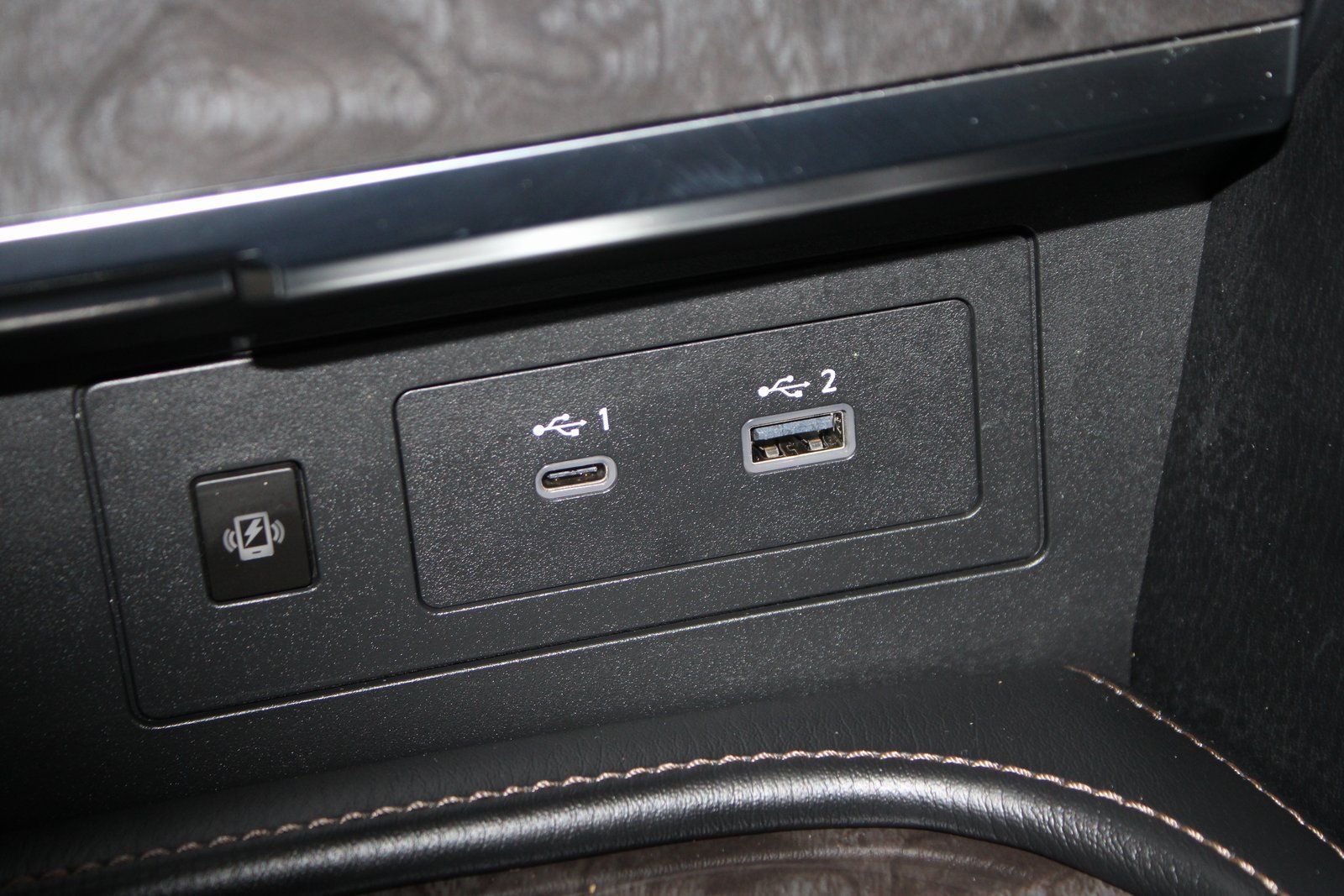 Used 2024 Black Nissan Platinum image 26