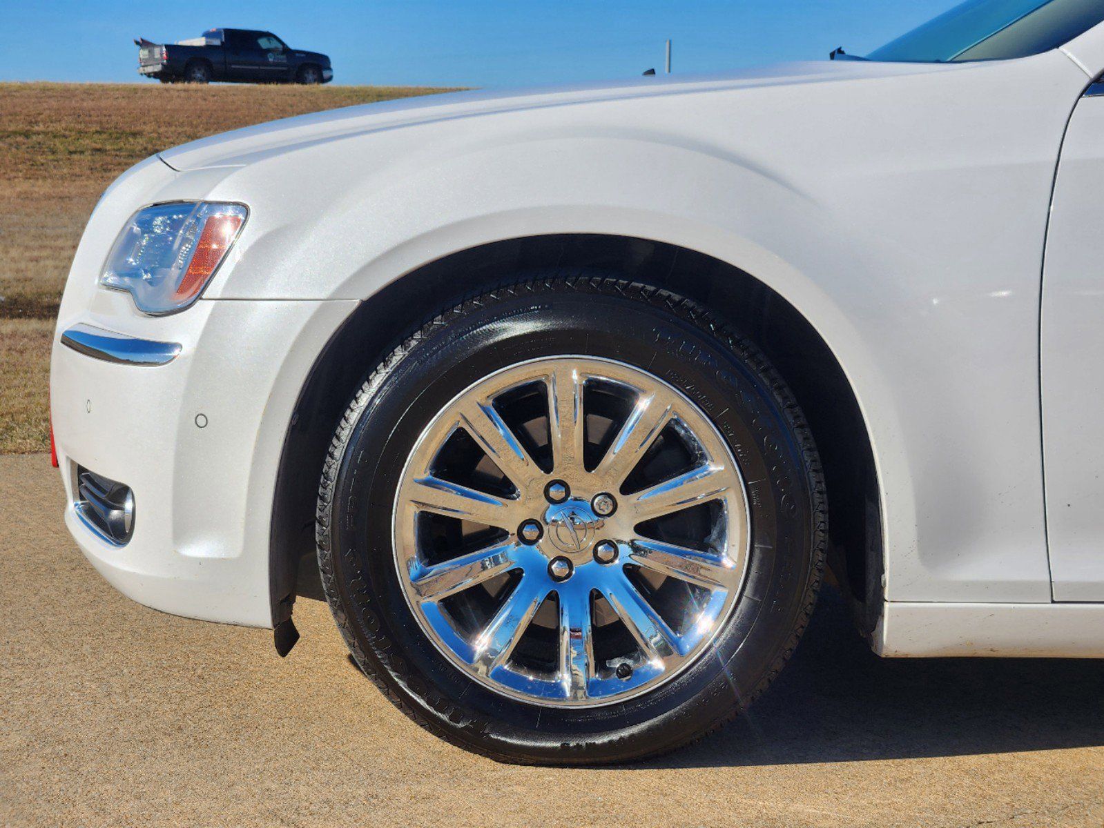 2013 Chrysler 300C Base 14