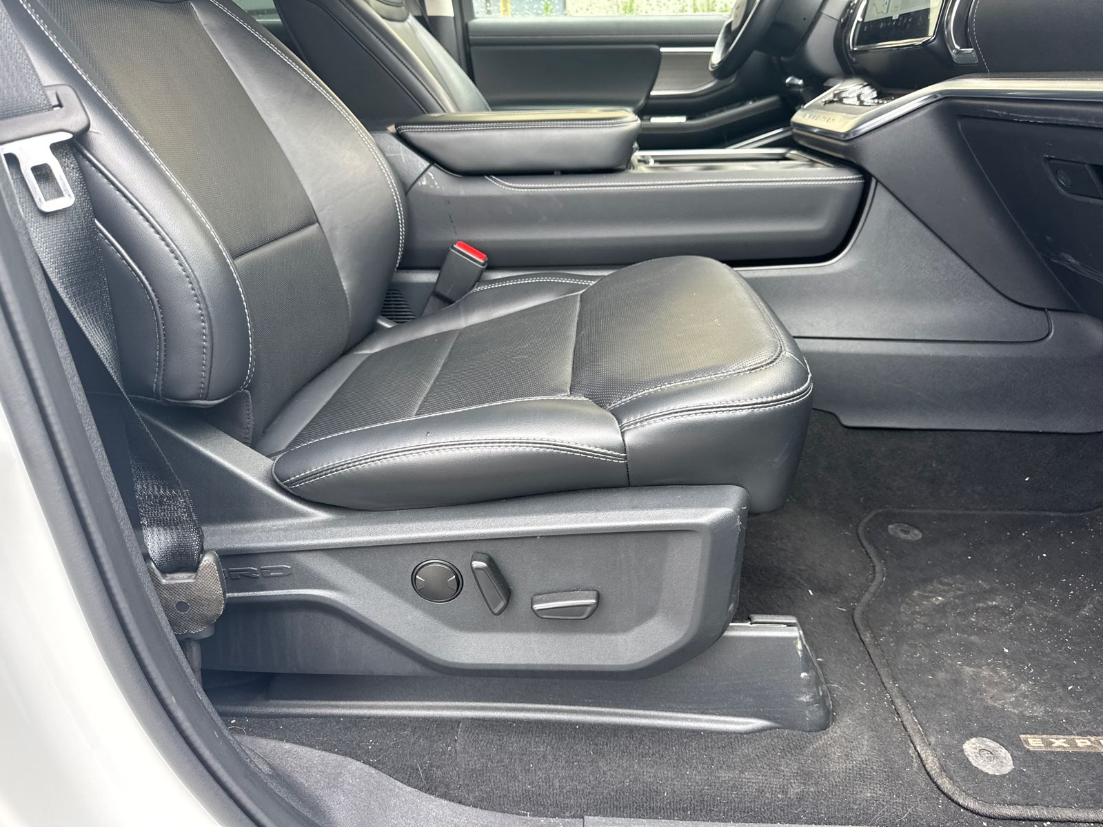Used 2025 White Ford Platinum image 13