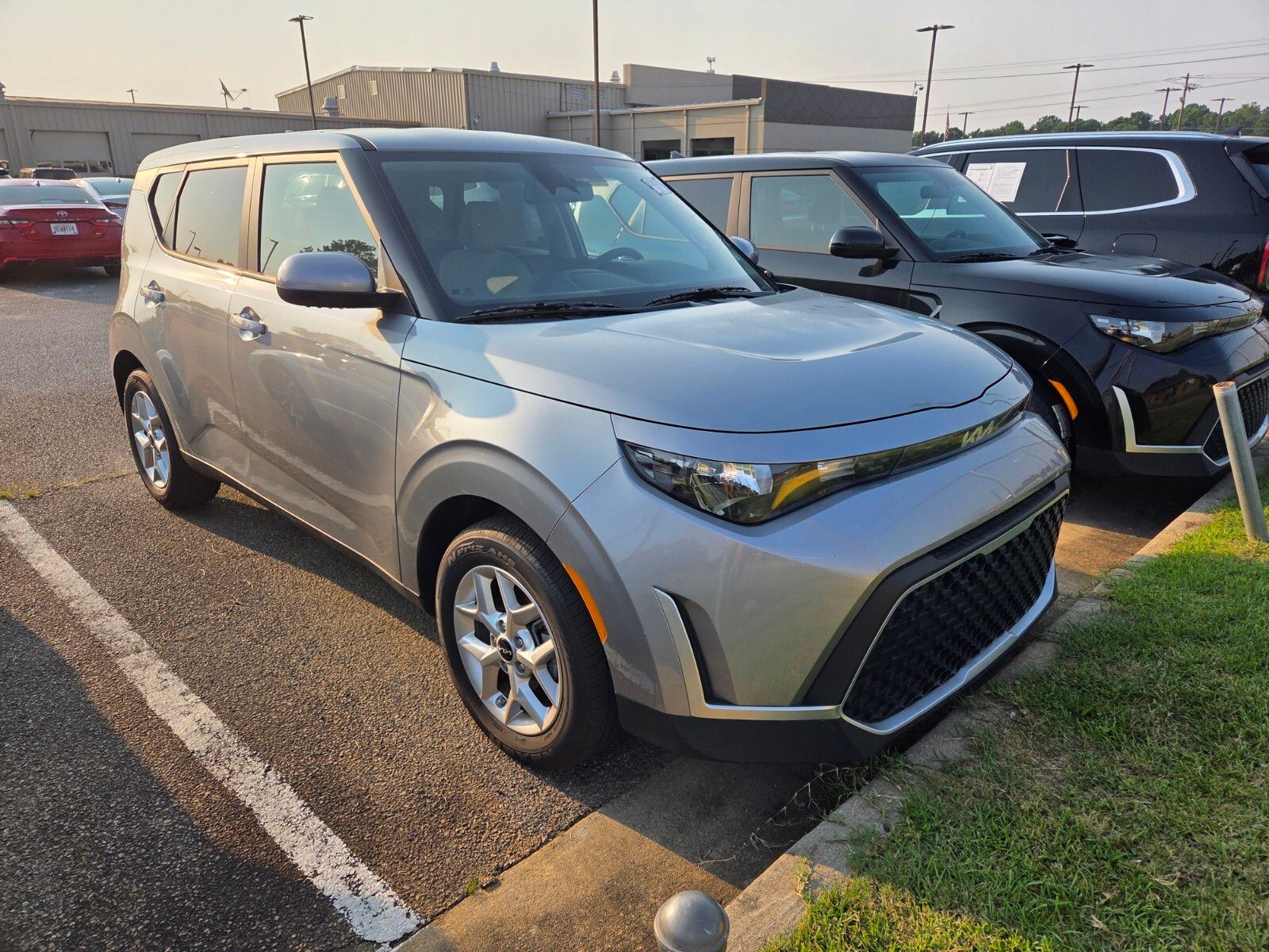 Gray 2025 Kia Soul SUV / Crossover Front-Wheel Drive Continuously Variable Transmission