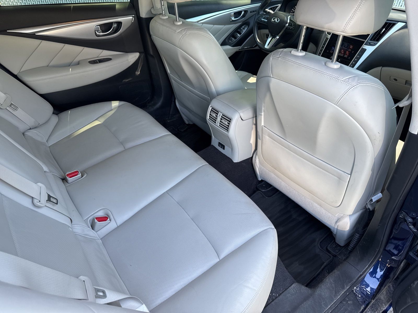 Used 2022 Grand Blue INFINITI LUXE image 27