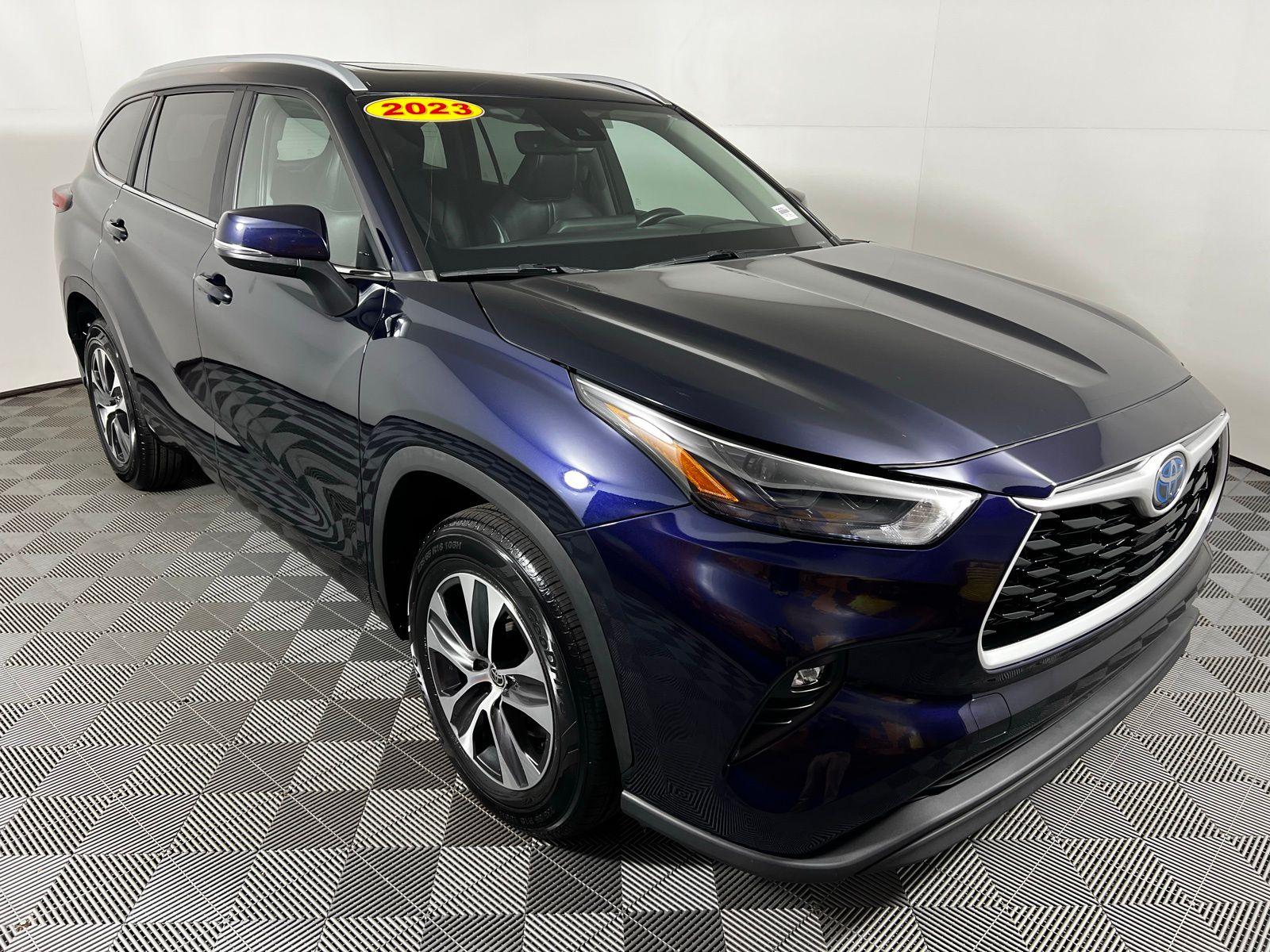 Thumbnail: 2023 Toyota Highlander - 3