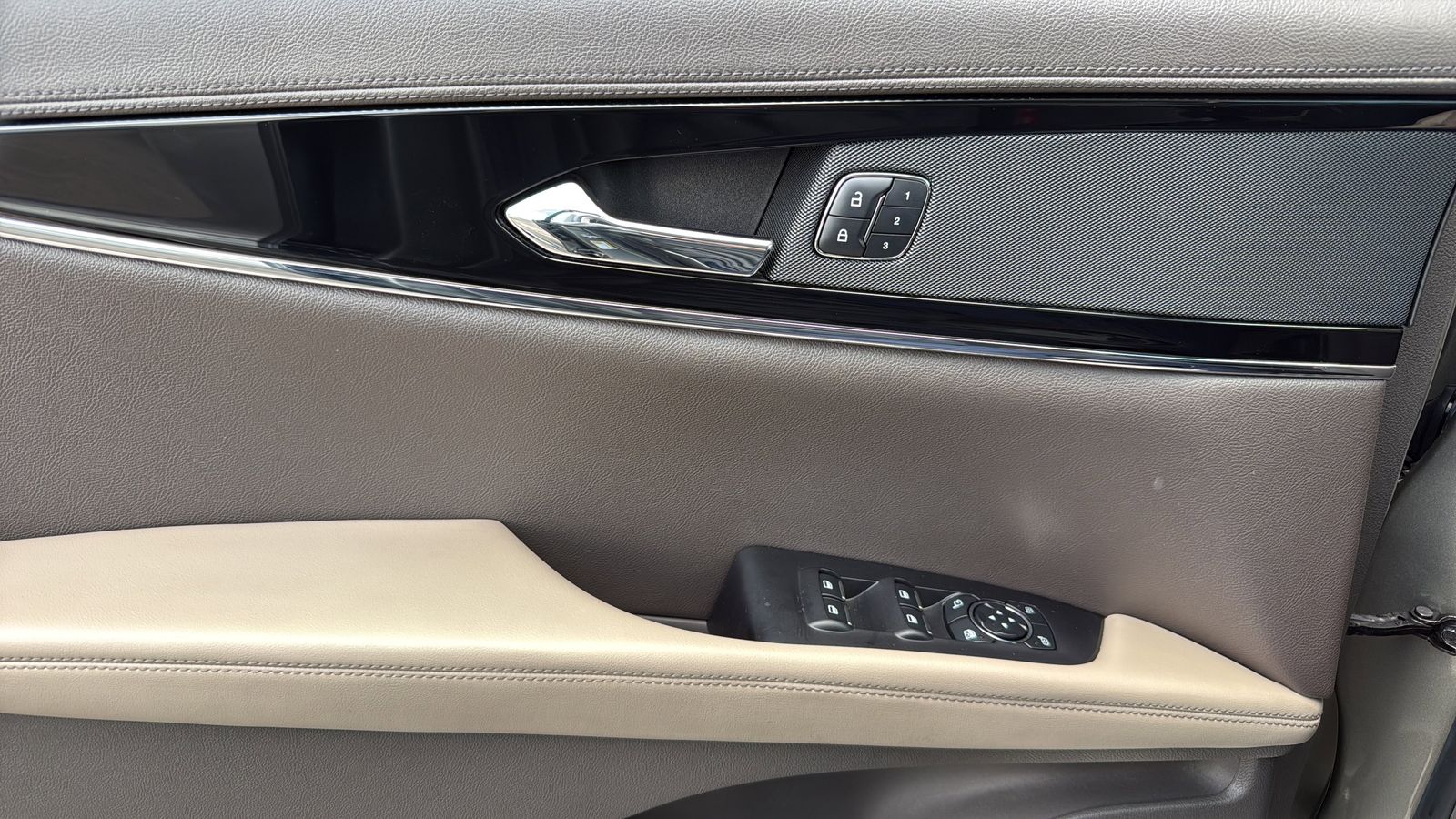 Used Car 2023 Lincoln Nautilus  Reserve For Sale Under $40,000 In Austin, Texas