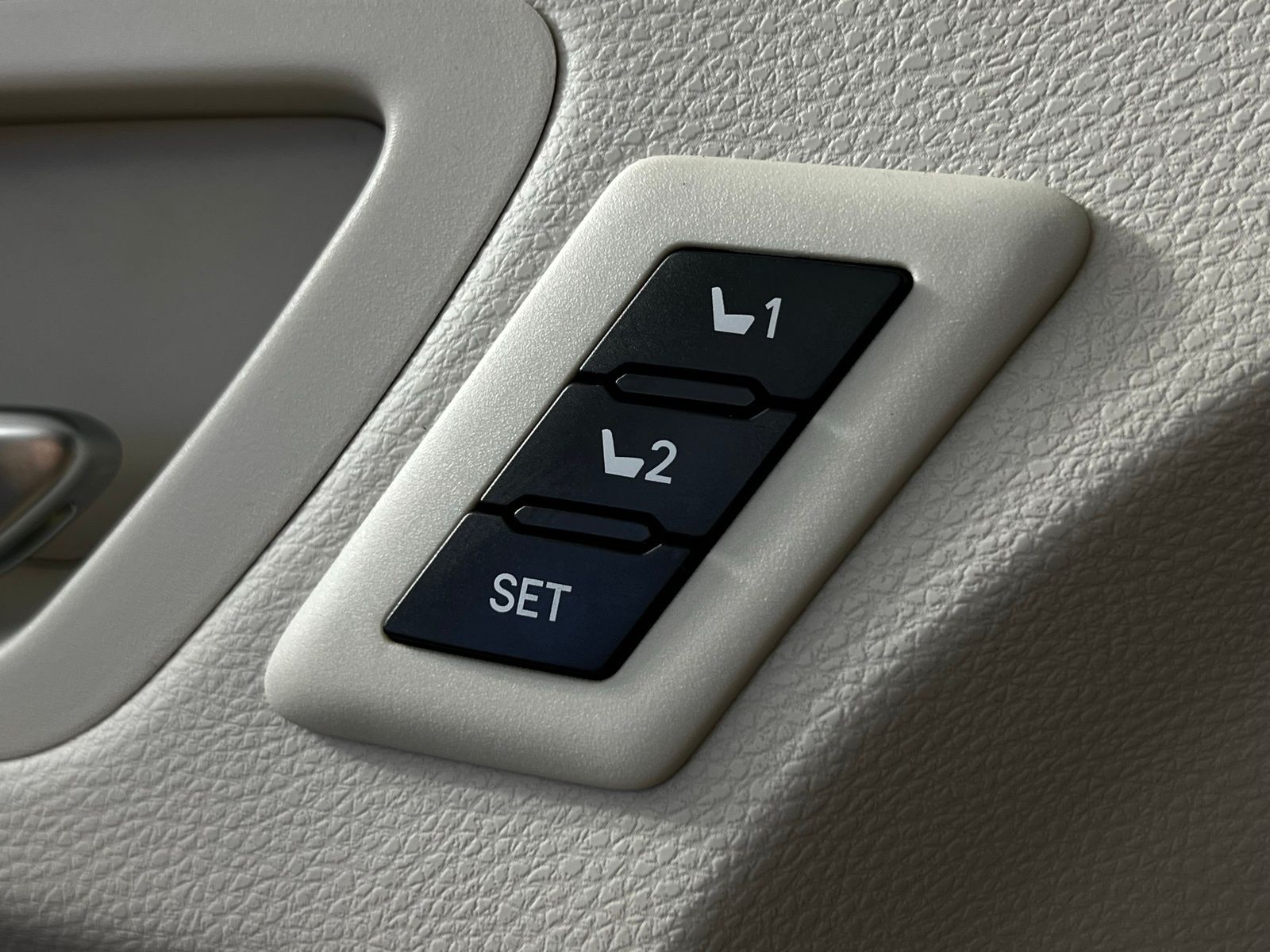 Thumbnail: 2025 Toyota Sienna - 14