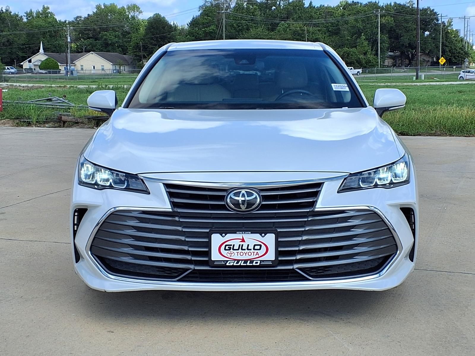 2019 Toyota Avalon XLE Beige at Community Toyota