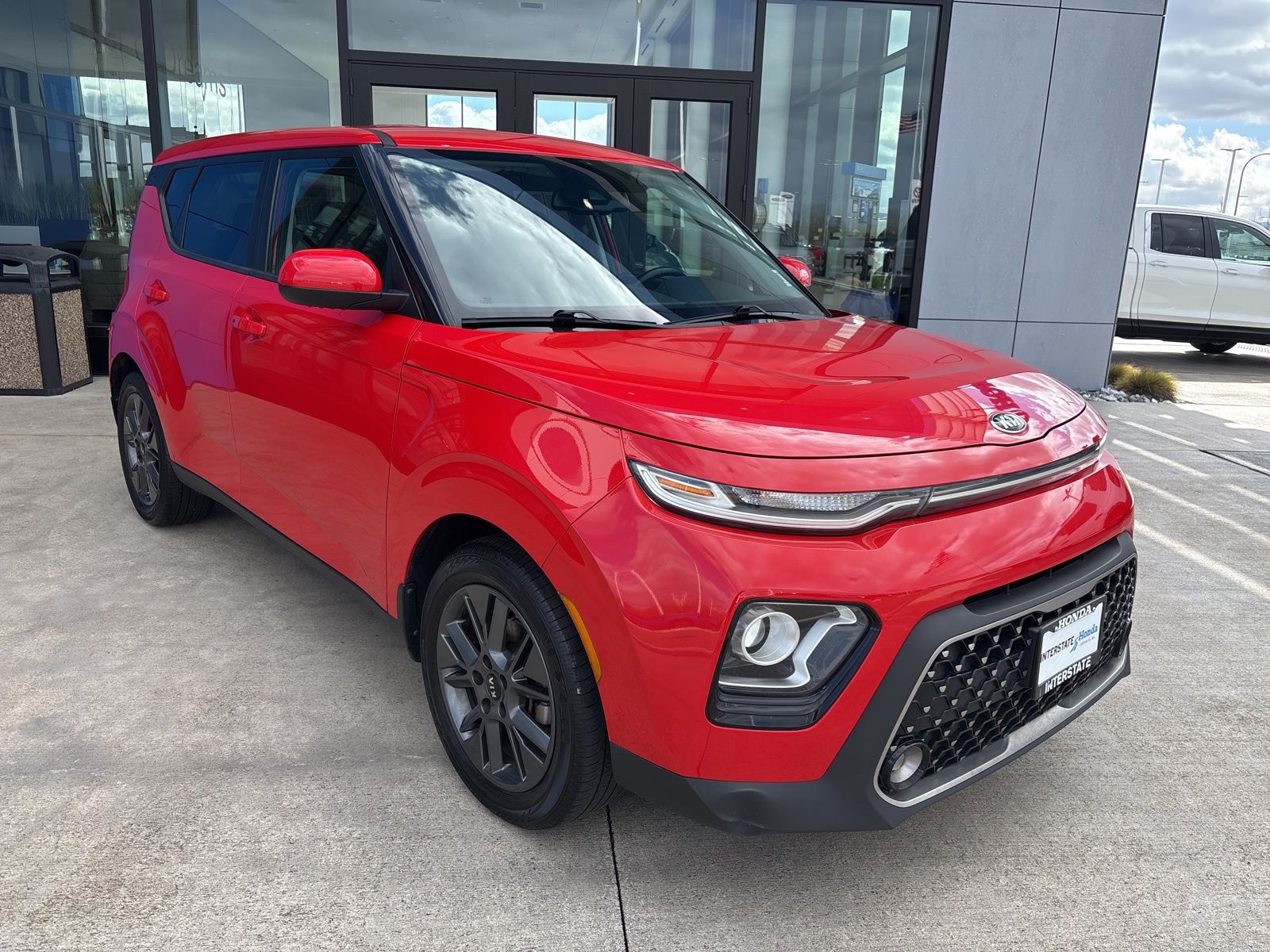 View vehicle photo 3