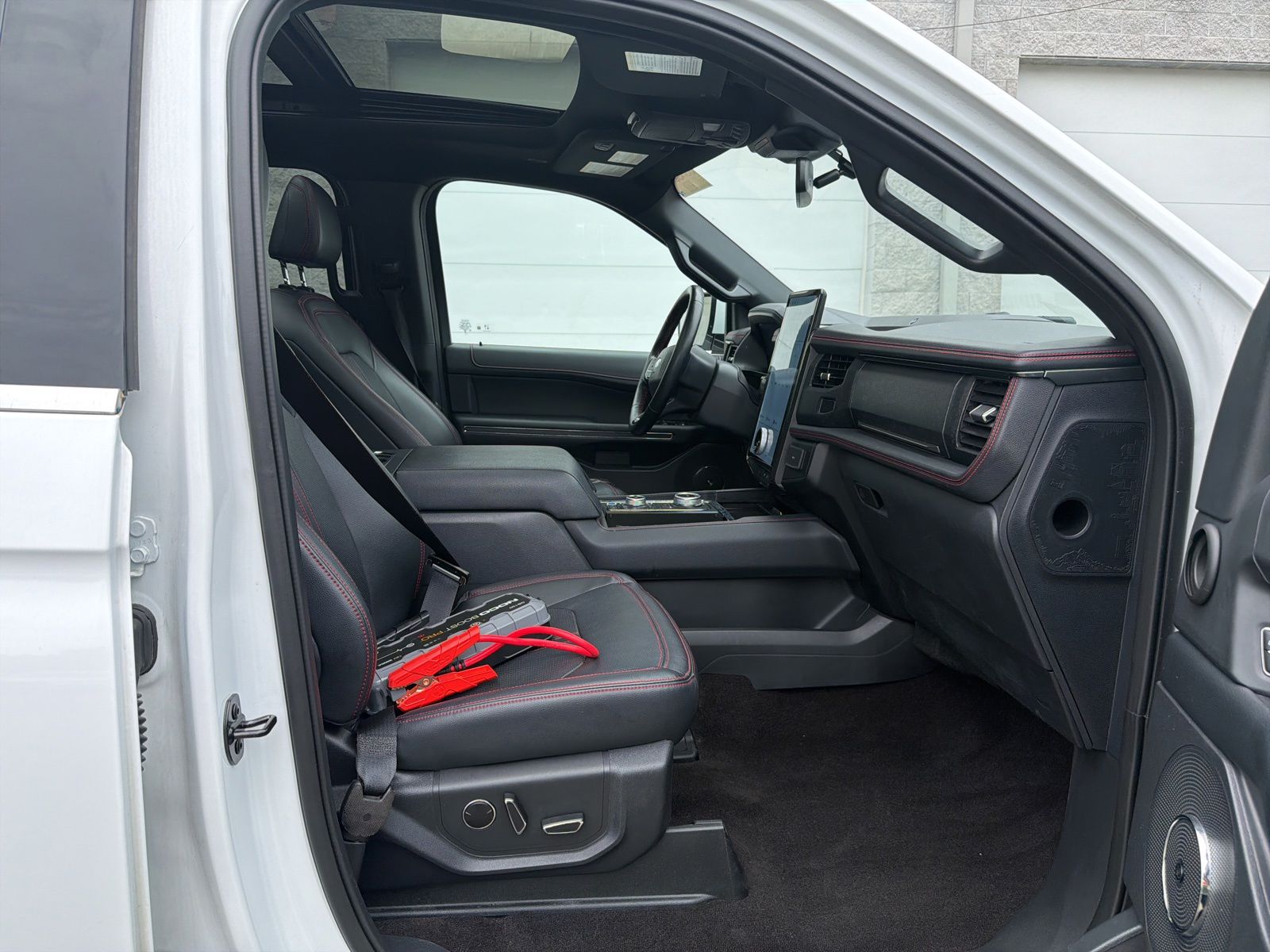 Certified Used 2023 Oxford White Ford Limited image 25