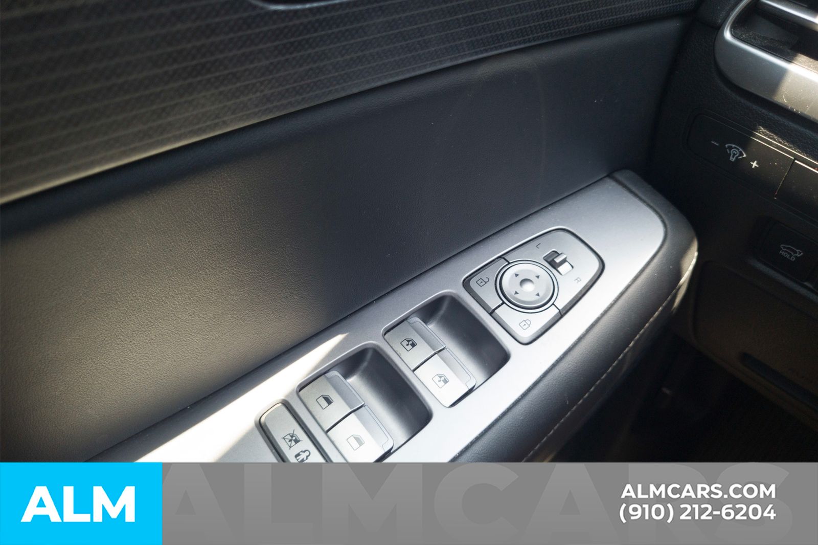 Used 2023 Graphite Hyundai Limited image 34