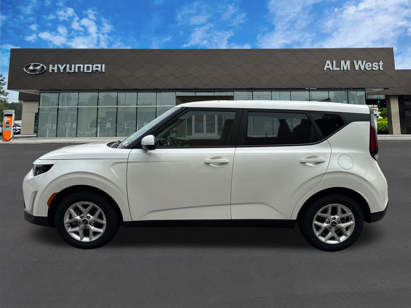 Used 2025 White Kia LX image 8