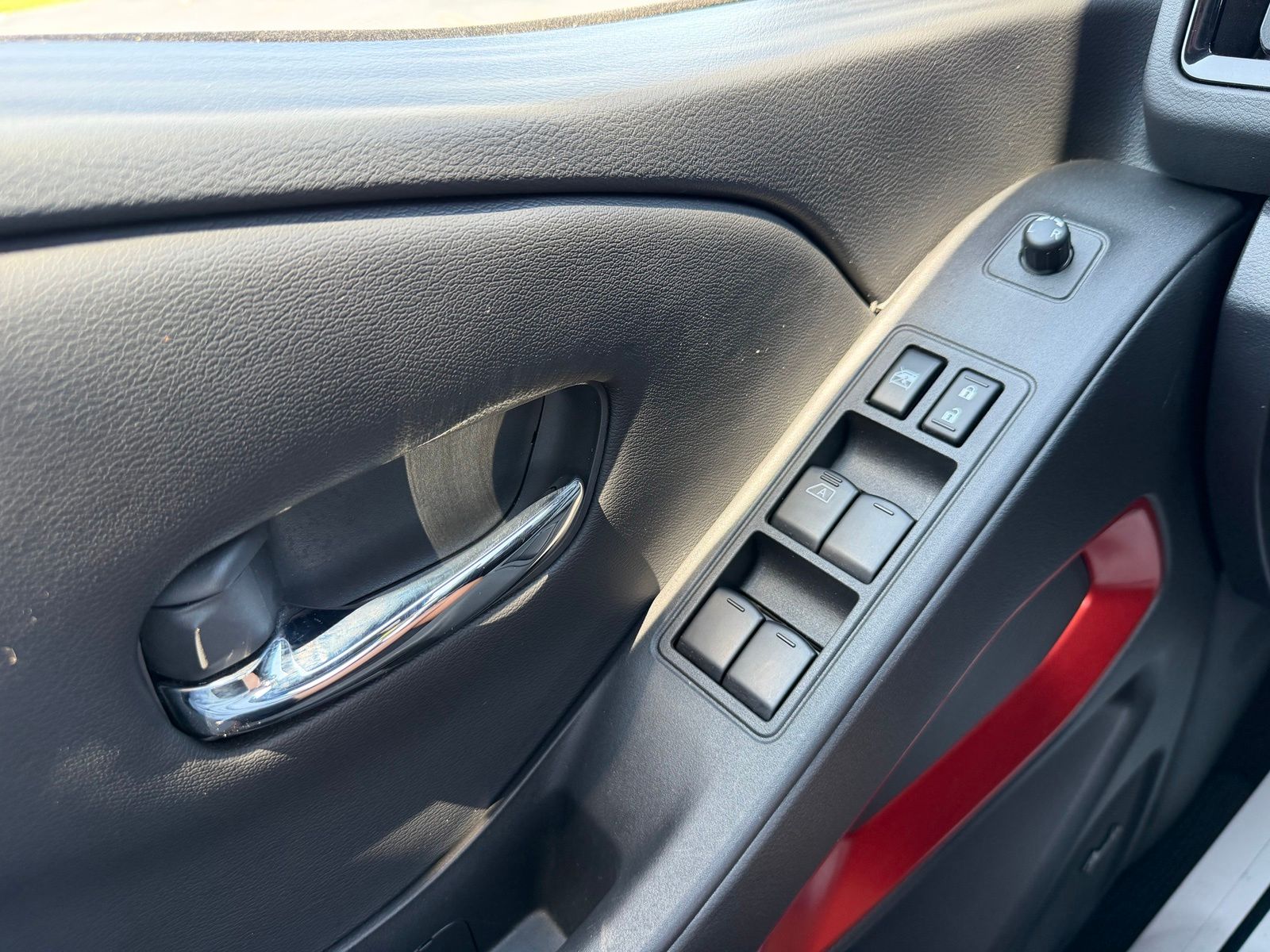2025 Nissan Frontier image 23