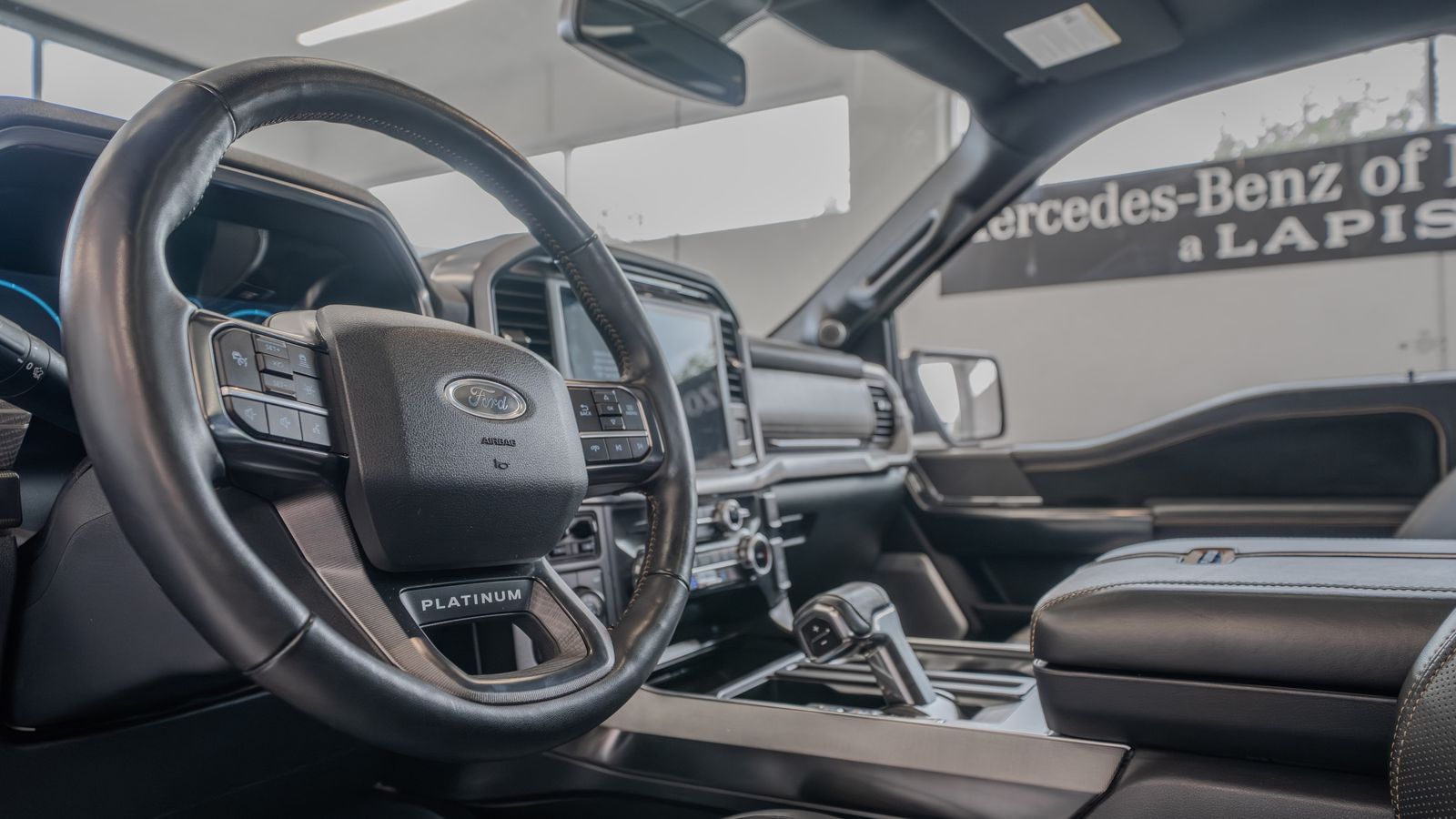 2022 Ford F-150 Platinum — foto completa 7 de 33