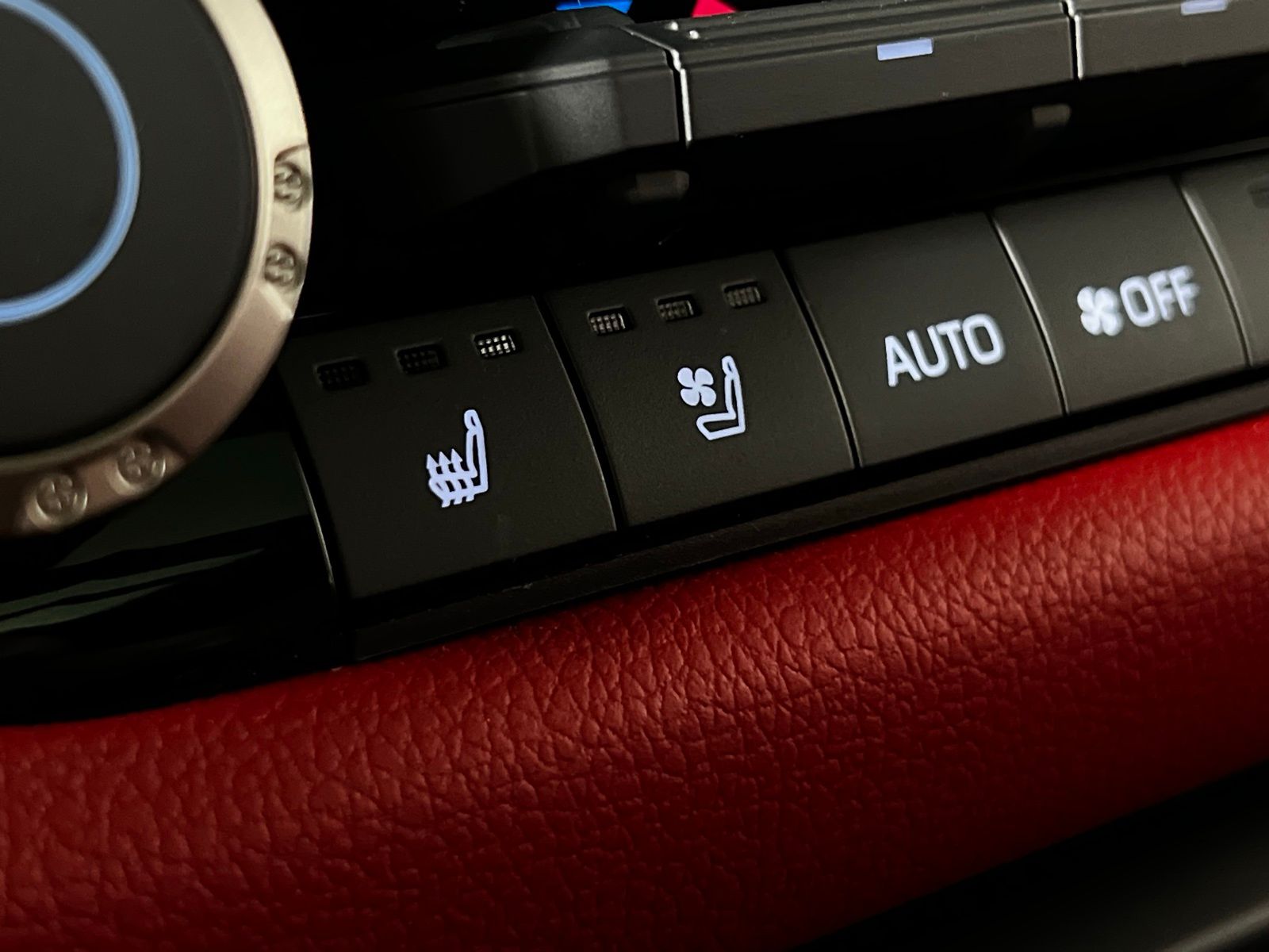 Thumbnail: 2025 Toyota Sequoia - 21