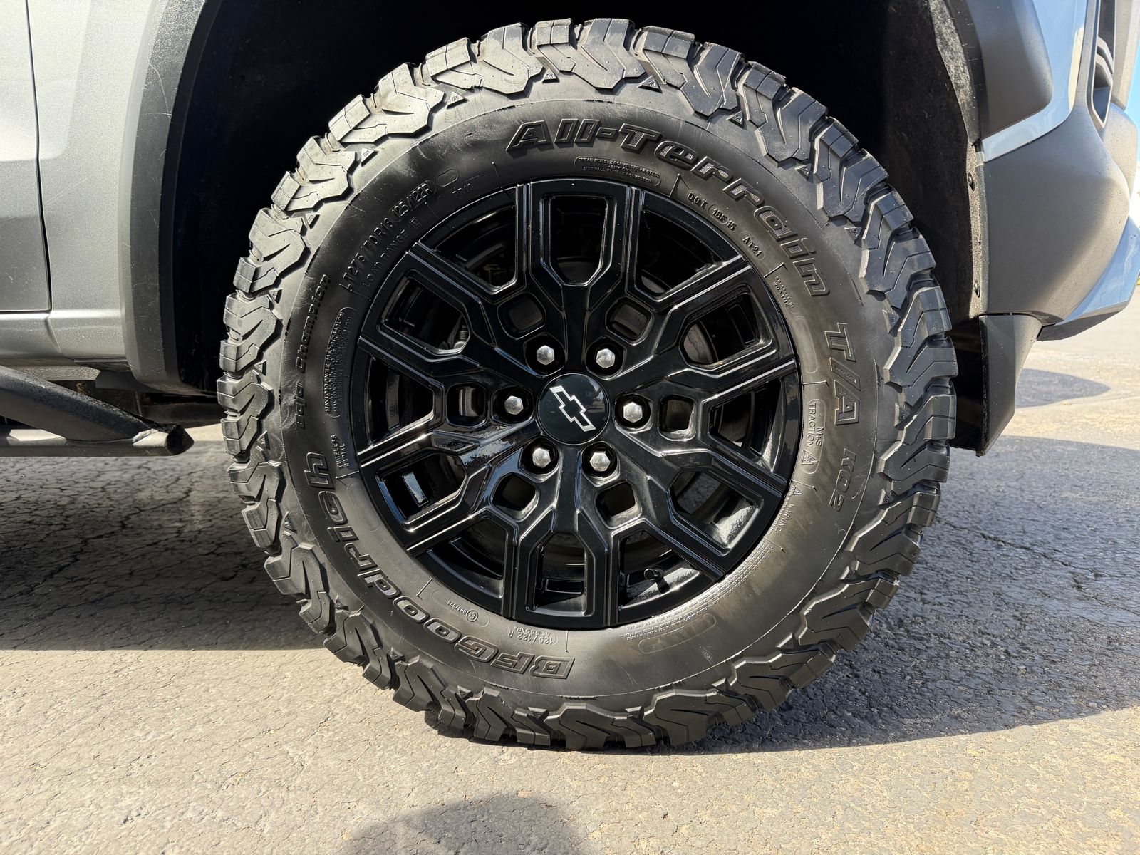 View vehicle photo 5