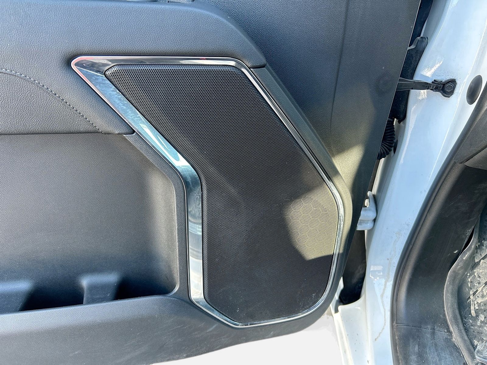 Used 2024 White Chevrolet LT image 27