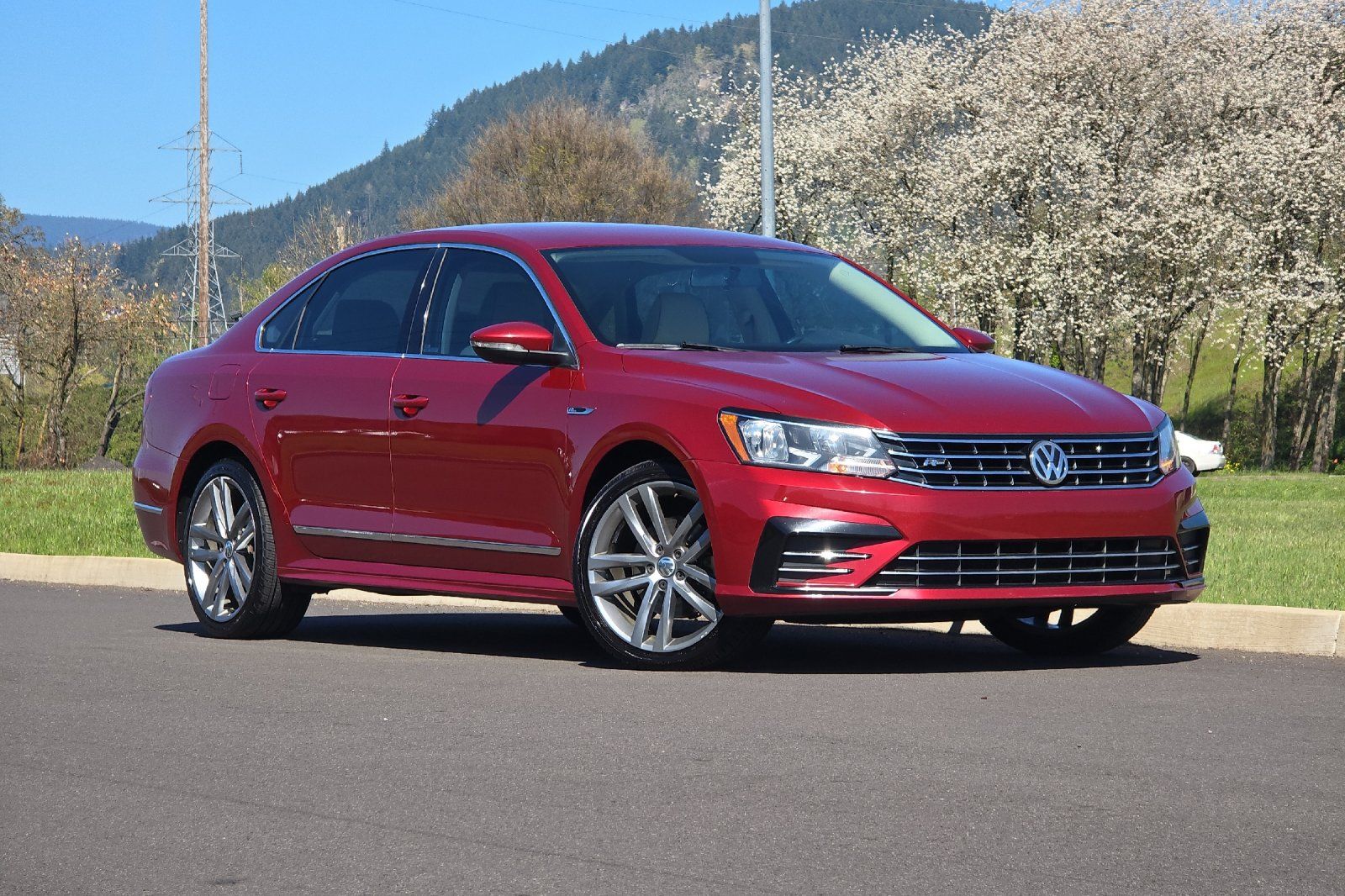 Fortana Red 2017 Volkswagen Passat R-Line Sedan Front-Wheel Drive 6-Speed Automatic