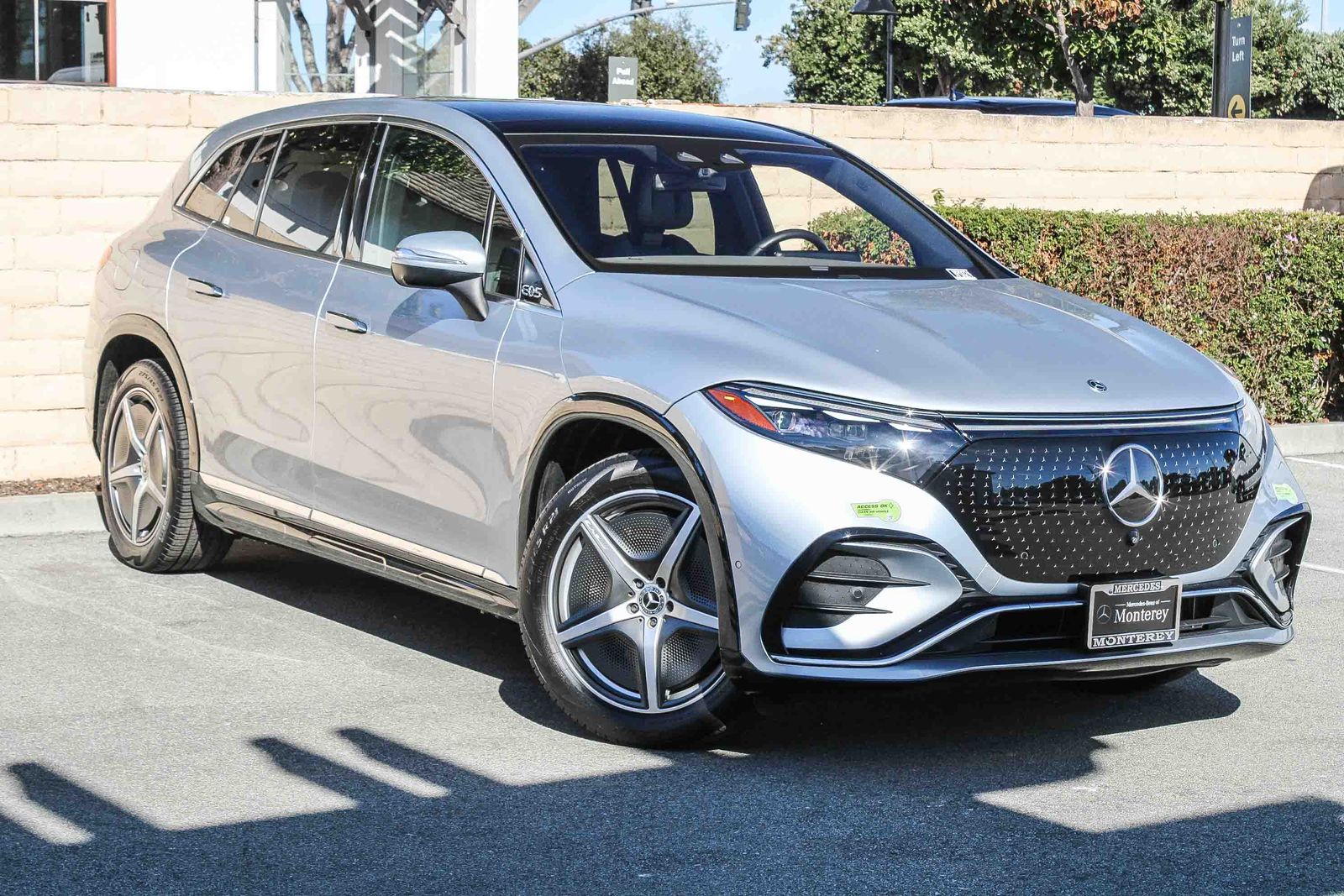 2023 Mercedes-Benz EQS SUV Base's photo