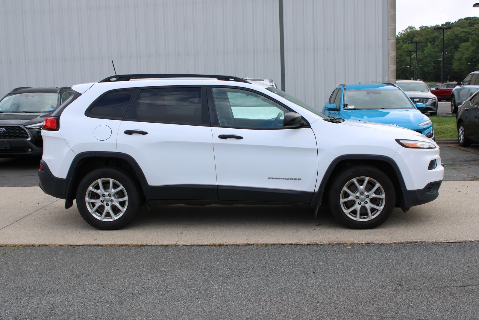 Used 2017 White Jeep Sport image 4
