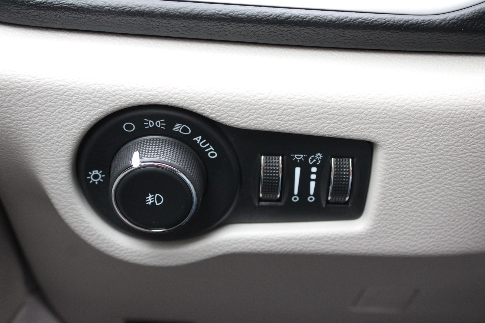 Used 2024 White Chrysler Touring L image 24