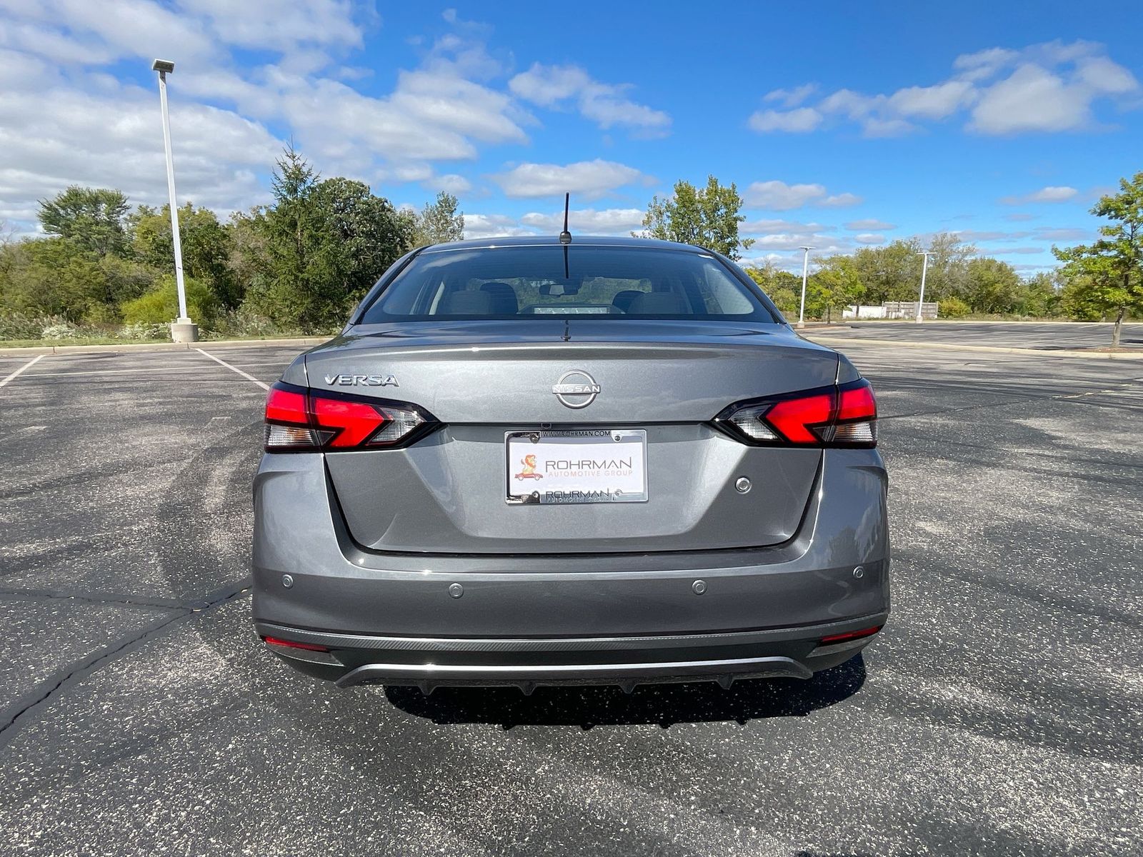 2024 Nissan Versa 1.6 S 32