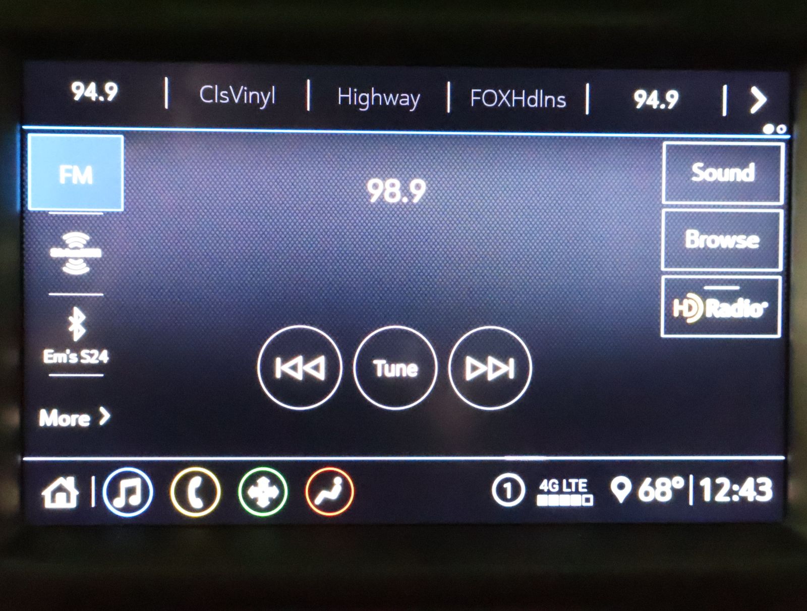 2020 Chevrolet Silverado 1500 LT photo