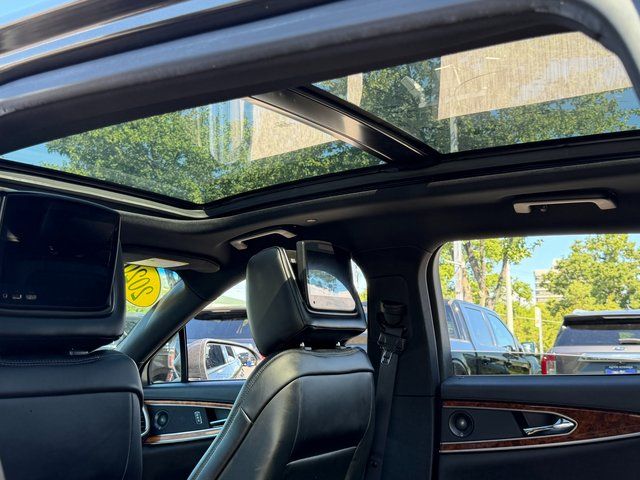 Used 2020 Magnetic Gray Lincoln Reserve image 11