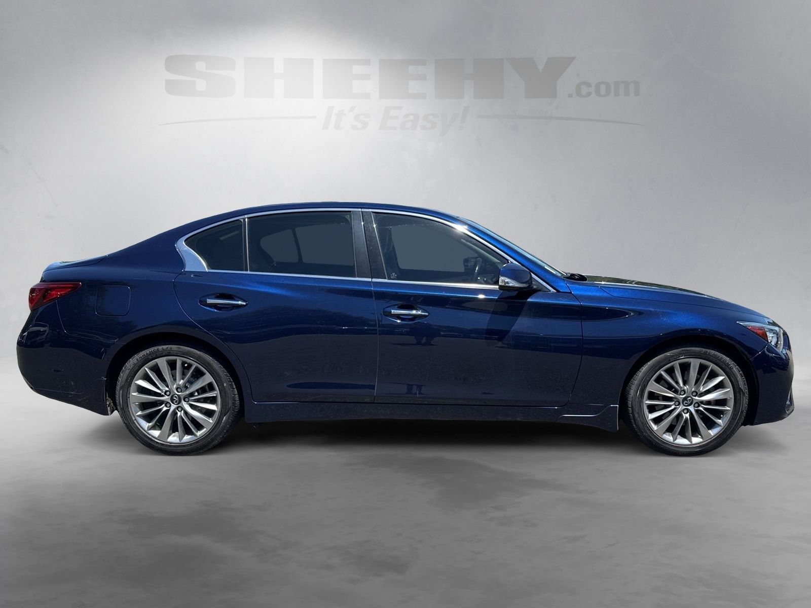Used 2022 Grand Blue INFINITI LUXE image 10