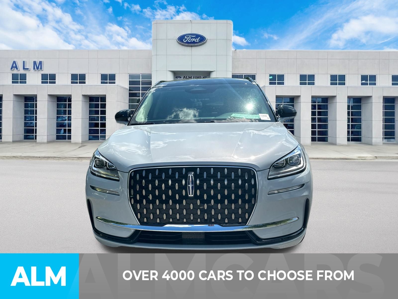 Used 2025 White Lincoln Grand Touring image 2