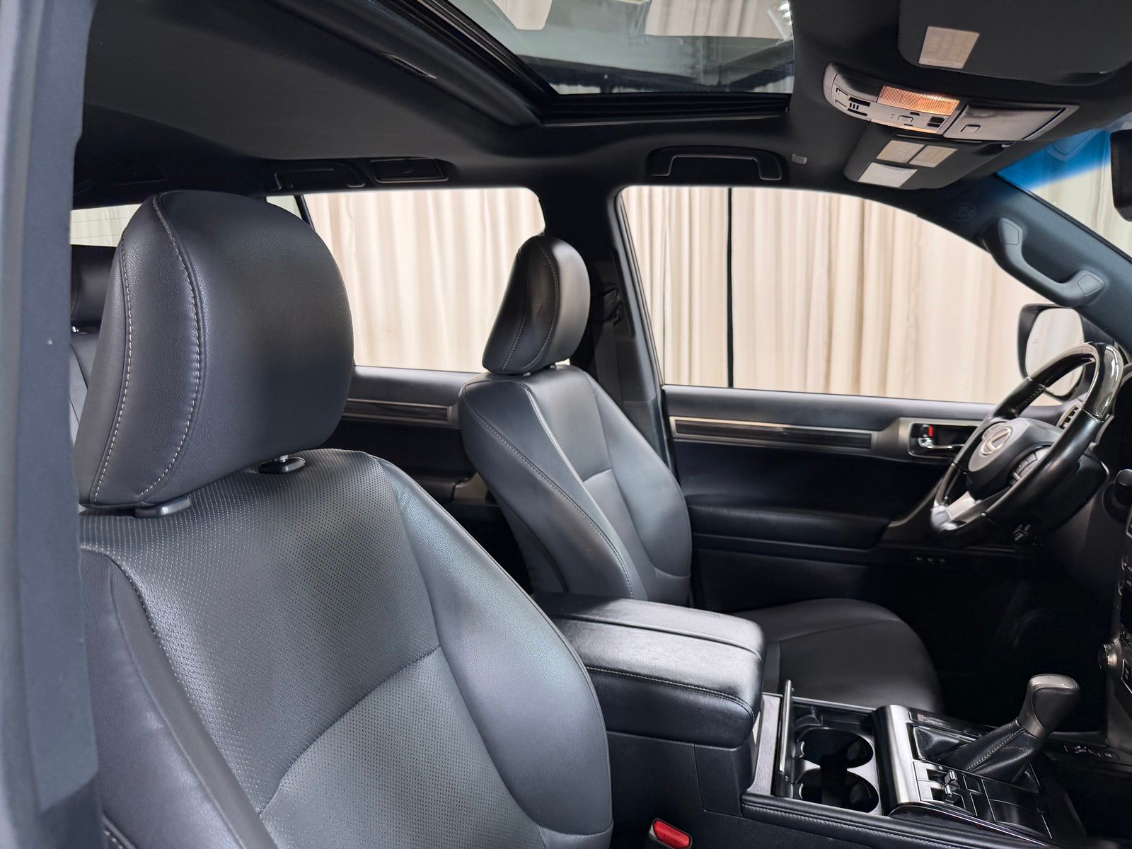 Used 2021  Lexus 460 image 47